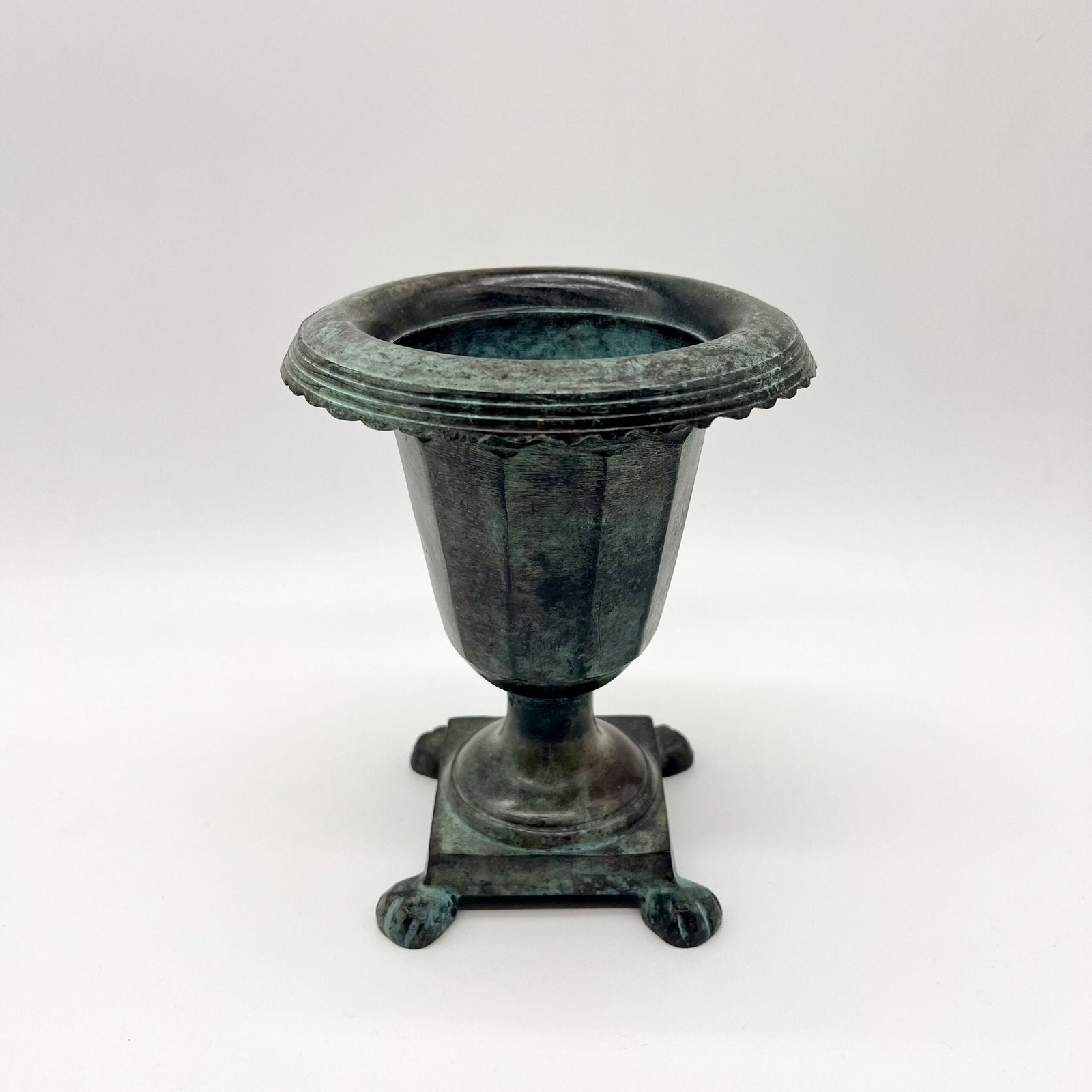 PAIRE DE VASES "MÉDICIS" VERT-DE-GRIS – 1950s