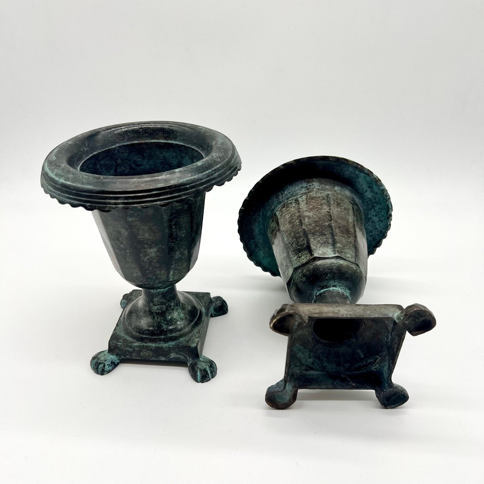 PAIRE DE VASES "MÉDICIS" VERT-DE-GRIS – 1950s
