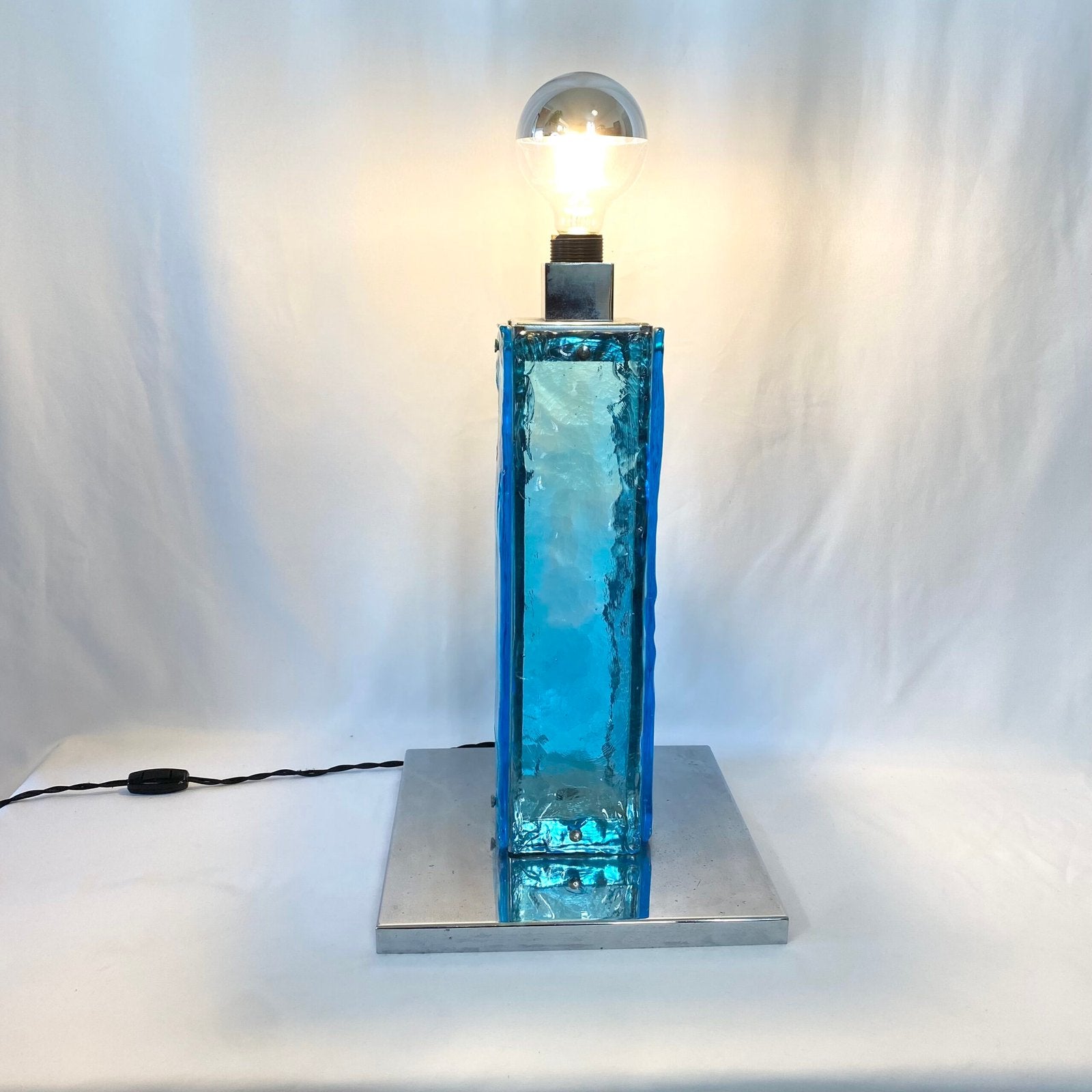 GRANDE LAMPE MURANO BLEU ET CHROME, 1960s. ITALY
