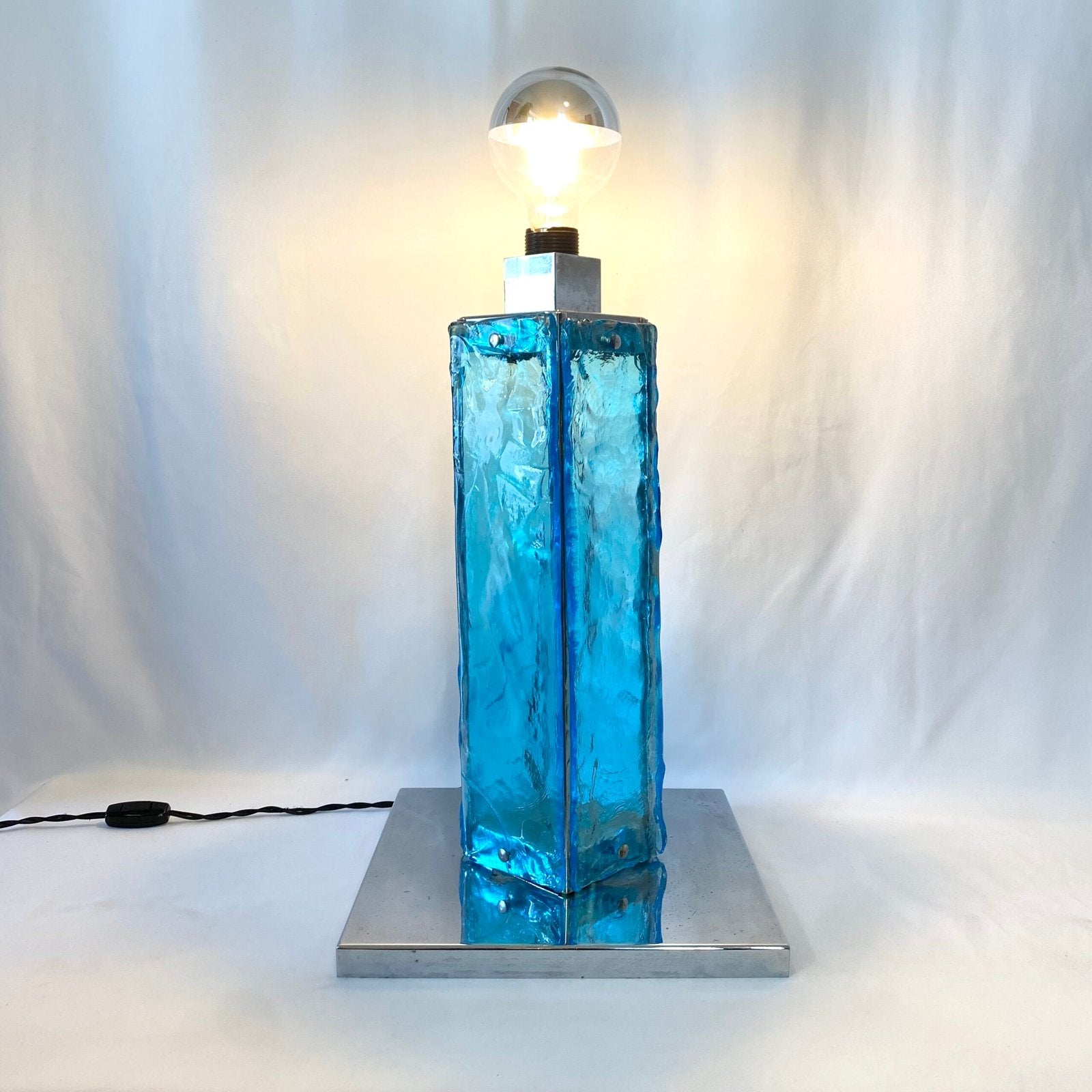 GRANDE LAMPE MURANO BLEU ET CHROME, 1960s. ITALY