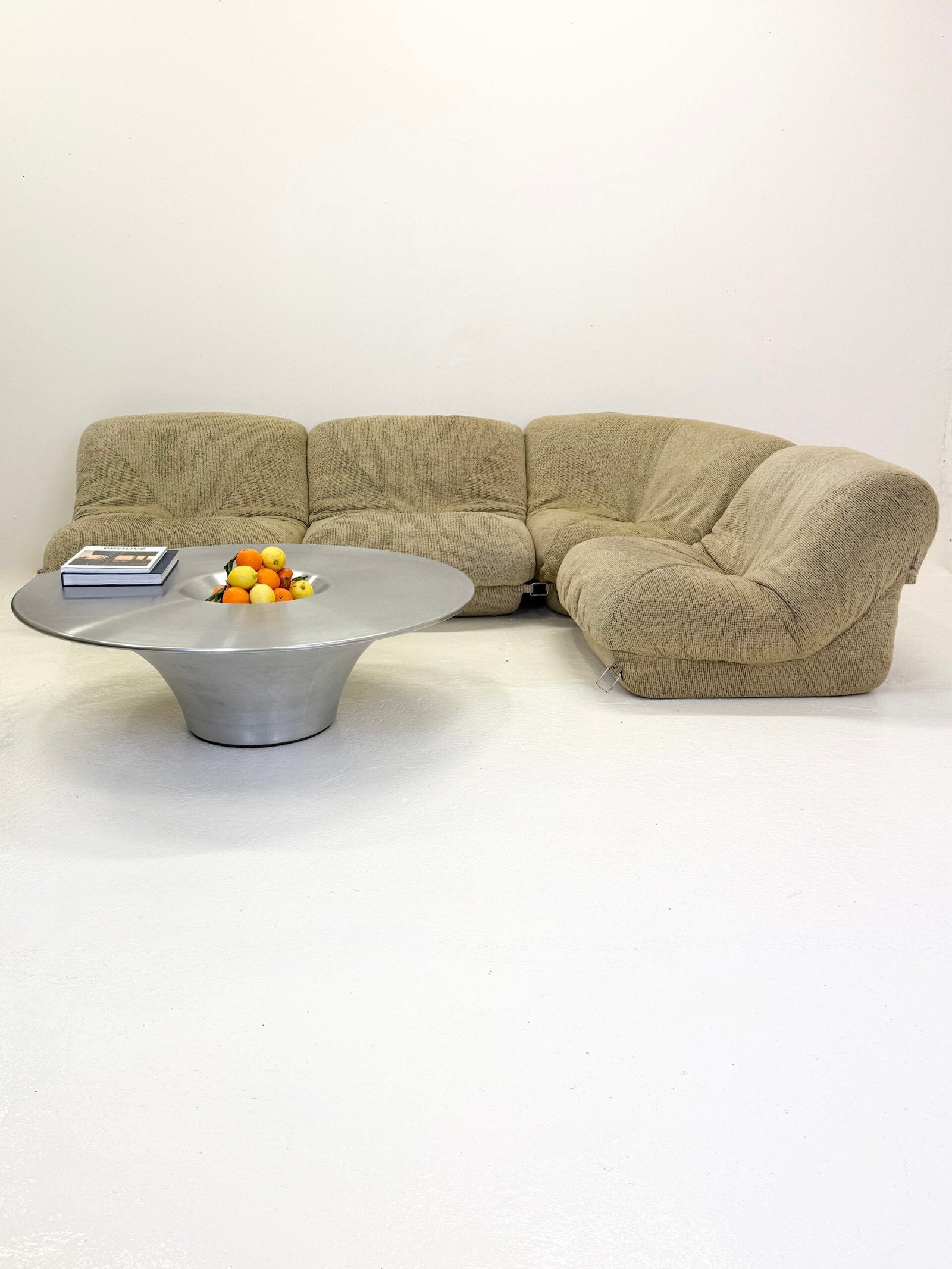 TABLE BASSE “ALIEN” – YASUHIRO SHITO POUR CATTELAN ITALIA, 2000s