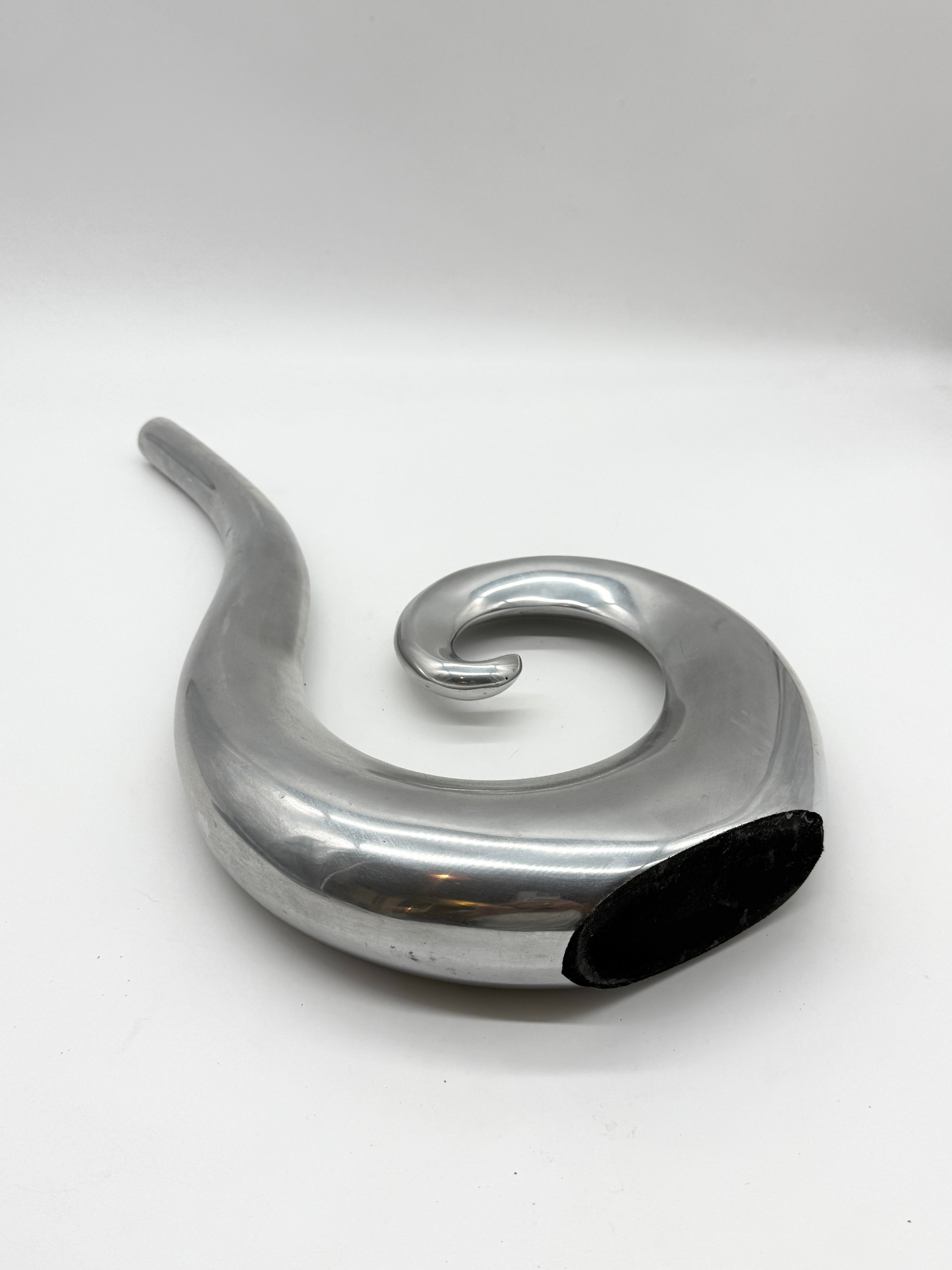 GRAND VASE SPIRALE EN FONTE D’ALUMINIUM, 1970s