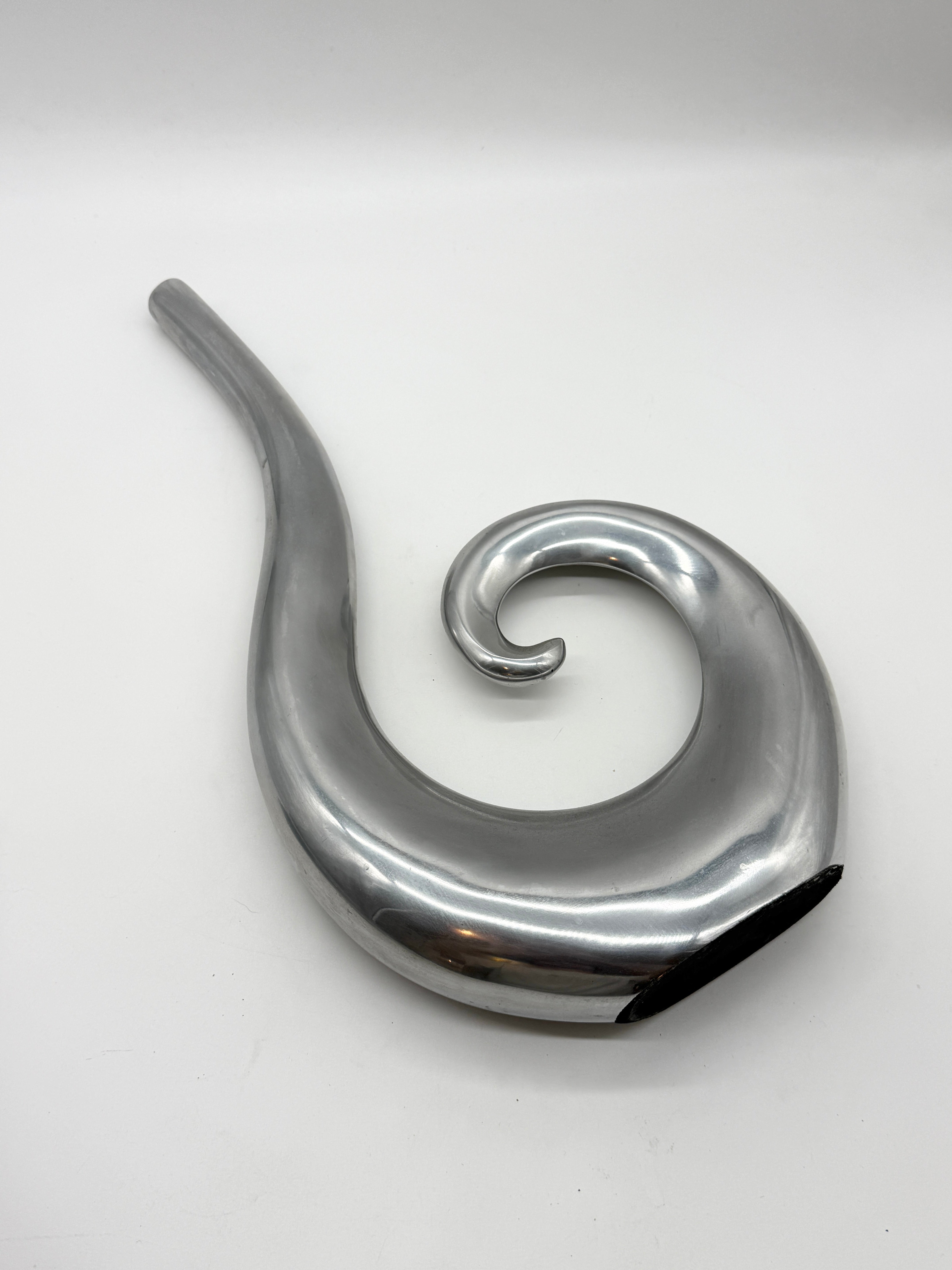 GRAND VASE SPIRALE EN FONTE D’ALUMINIUM, 1970s