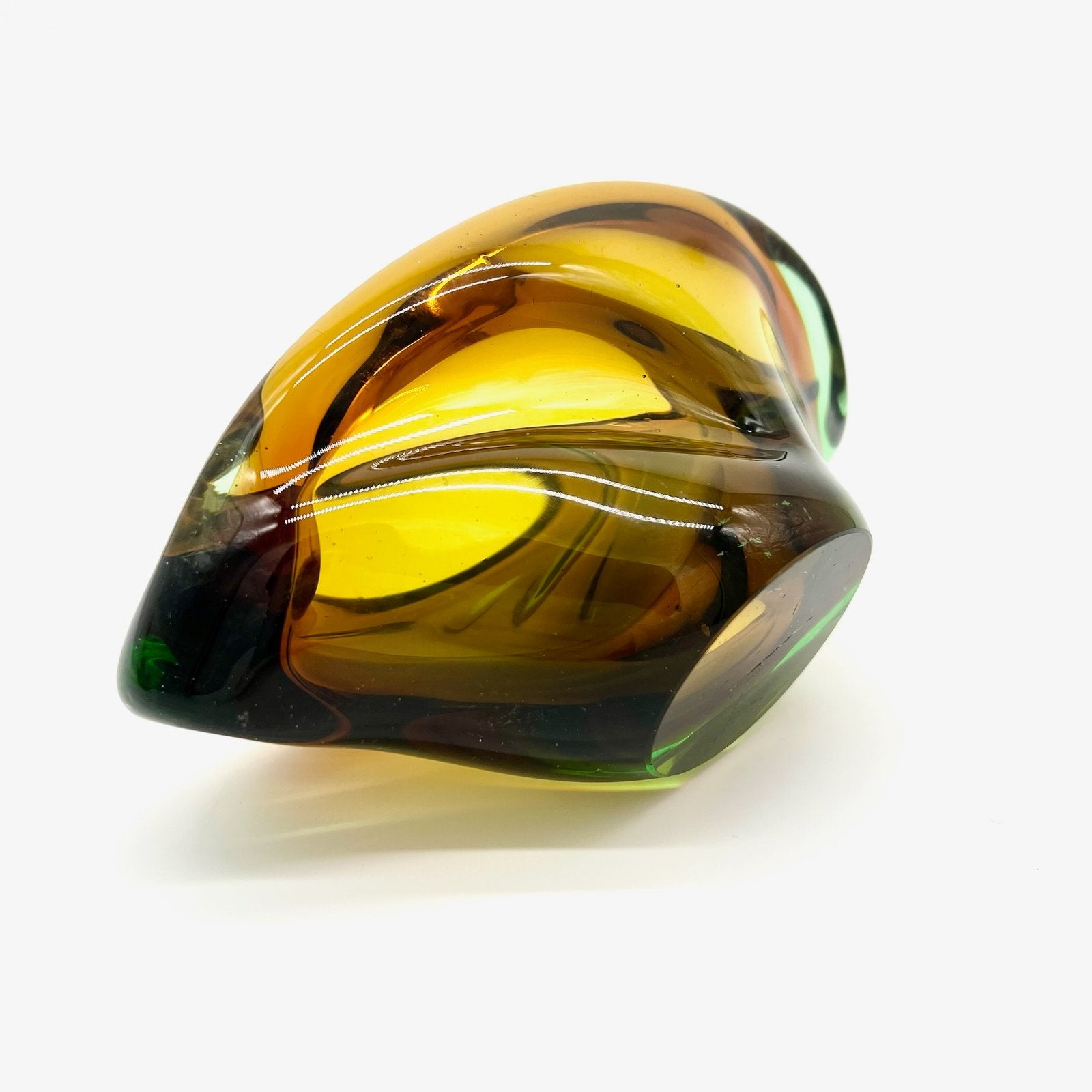 CENDRIER FORME LIBRE AMBRE ET VERT, CRISTAL DE BOHÈME, 1960