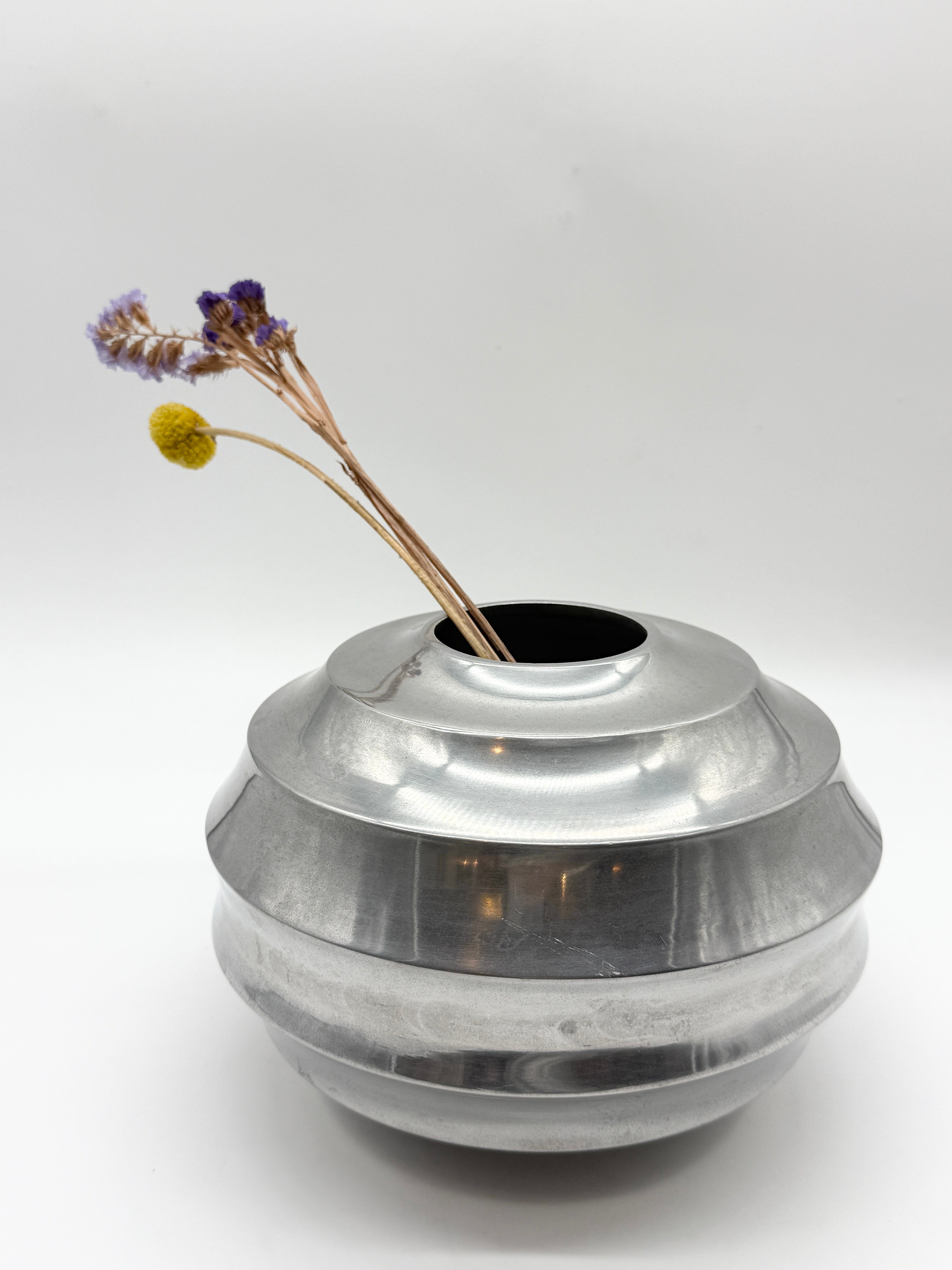 VASE SPACE "SOUCOUPE" EN FONTE D’ALUMINIUM, 1970s