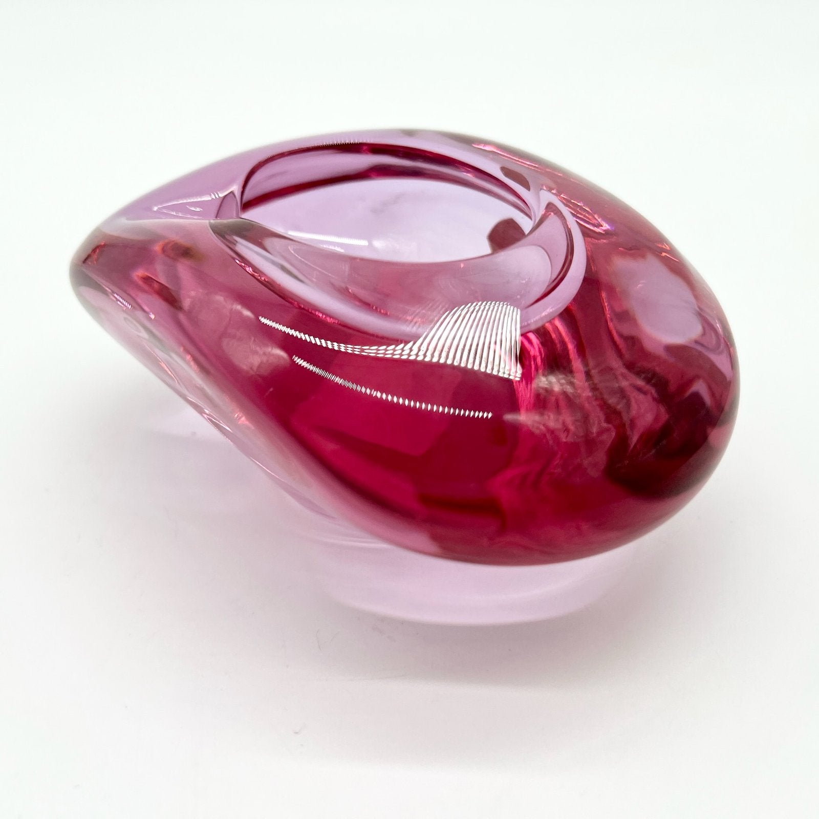 CENDRIER ROSE, CRISTAL DE BOHÈME, 1960