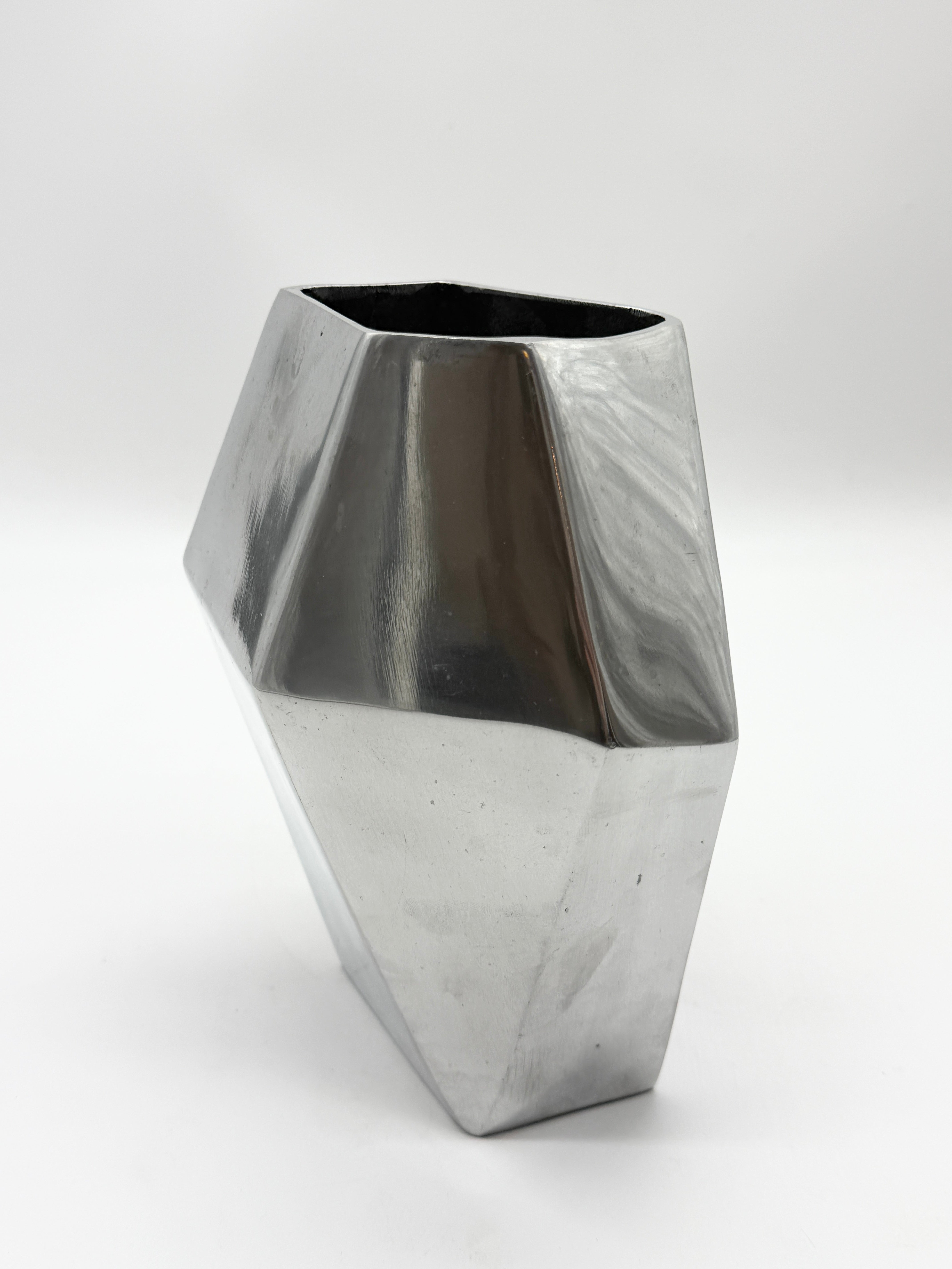 VASE "PRISME" EN FONTE D’ALUMINIUM, 1980s