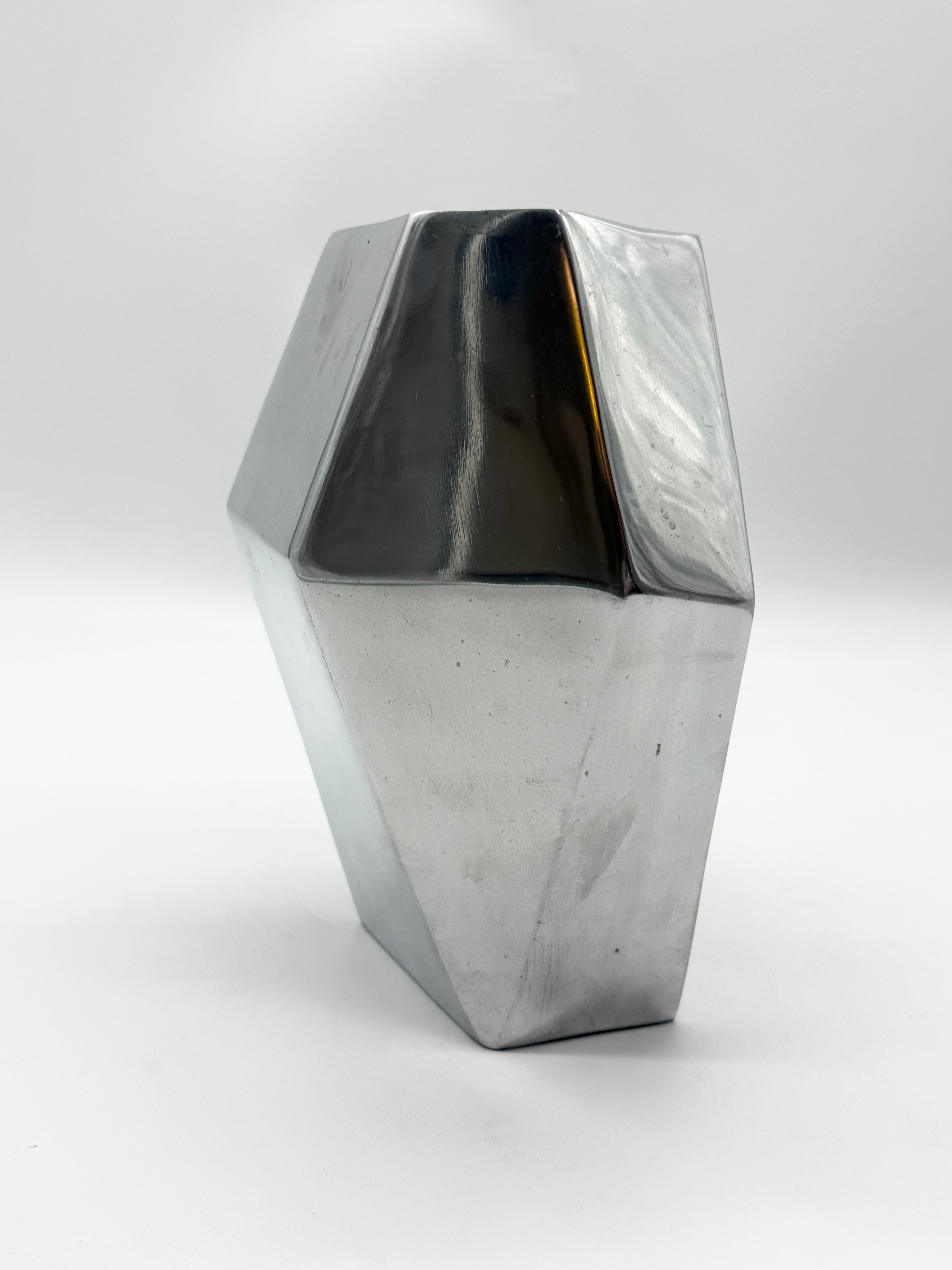 VASE "PRISME" EN FONTE D’ALUMINIUM, 1980s