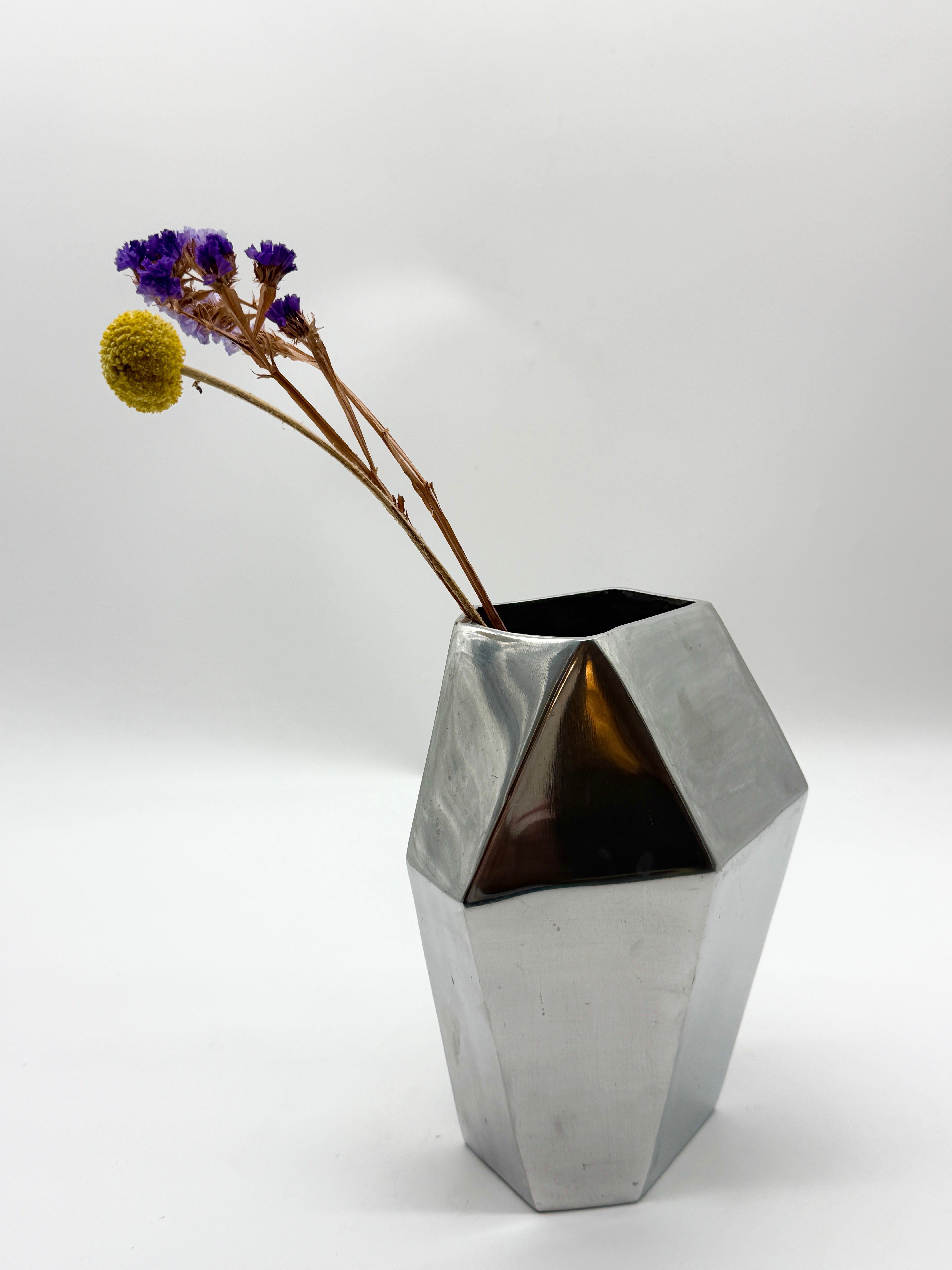 VASE "PRISME" EN FONTE D’ALUMINIUM, 1980s