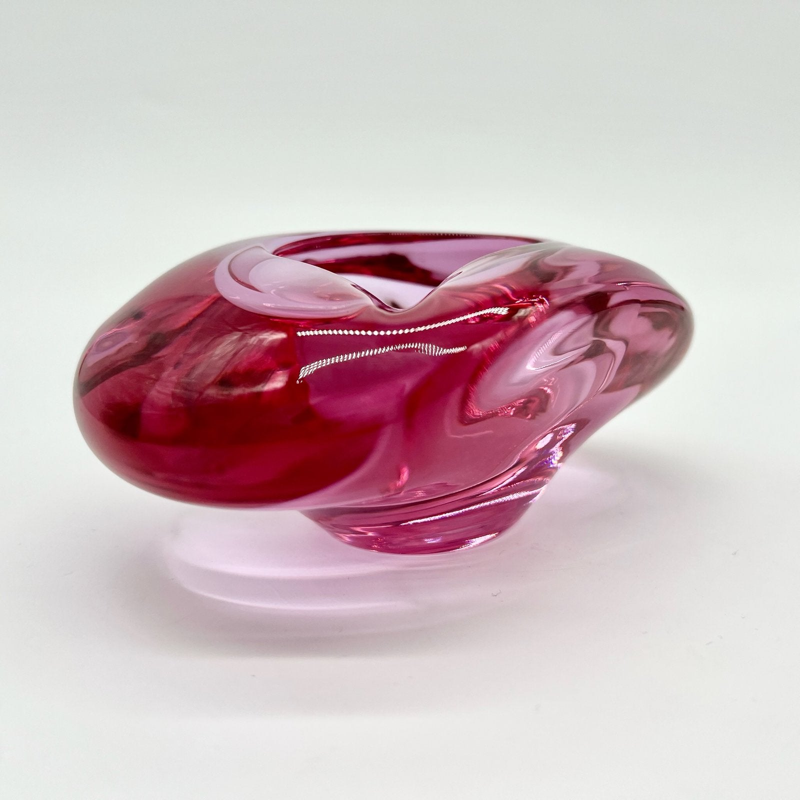 CENDRIER ROSE, CRISTAL DE BOHÈME, 1960