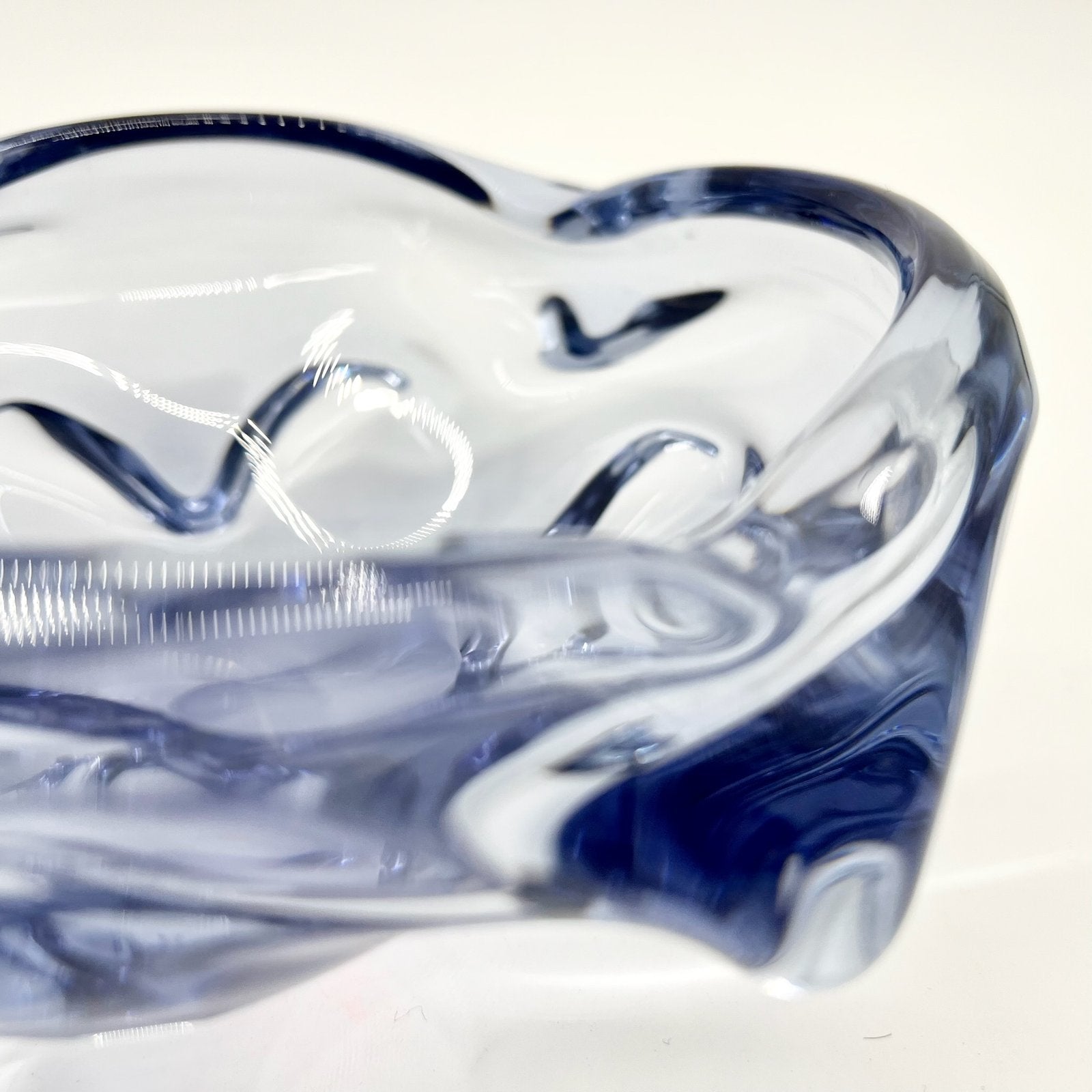 CENDRIER CRISTAL DE BOHÈME BLEU FUMÉ, 1970