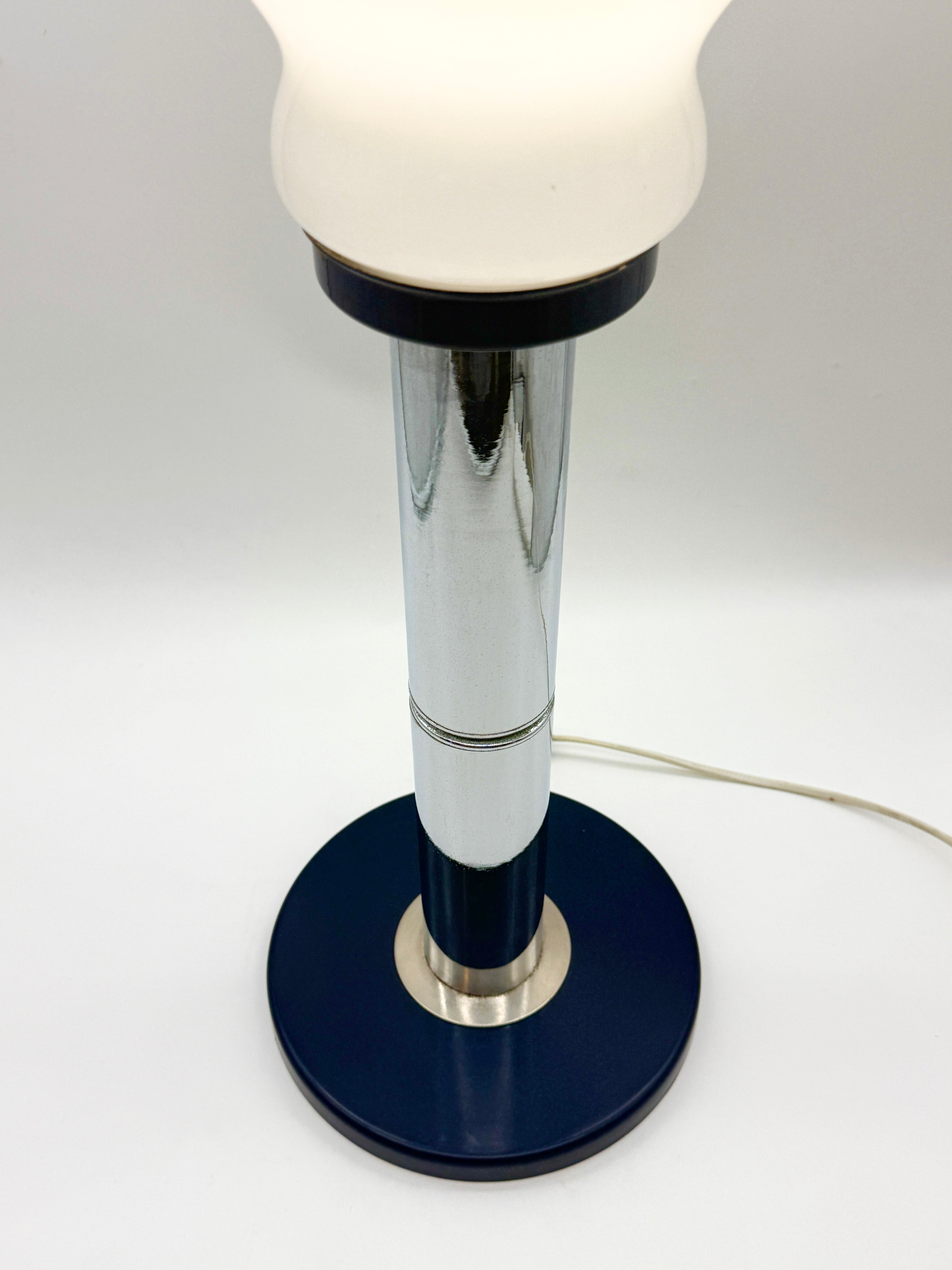 GRANDE LAMPE DE TABLE BLEU ET CHROME, ITALY 1970S