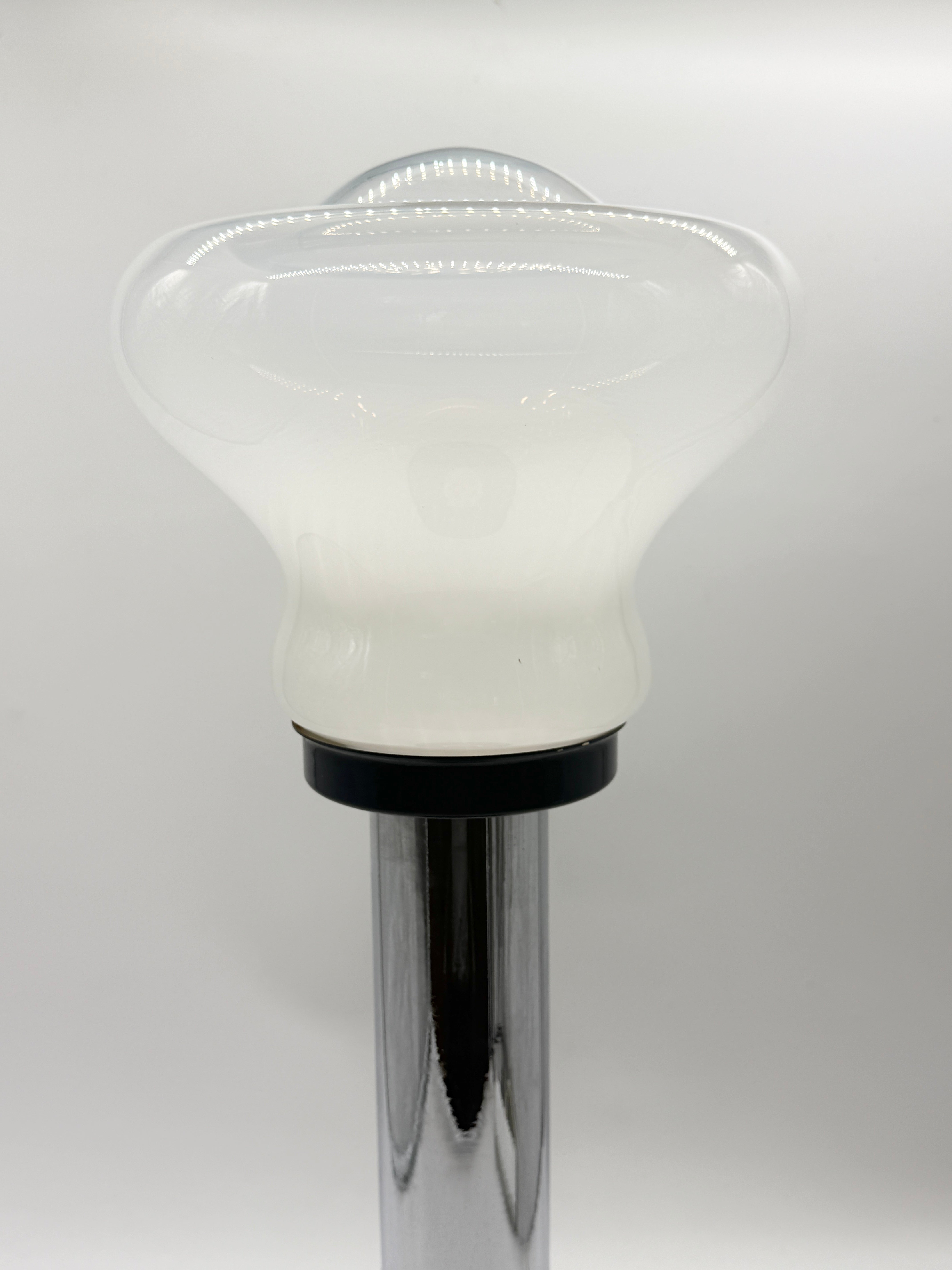 GRANDE LAMPE DE TABLE BLEU ET CHROME, ITALY 1970S