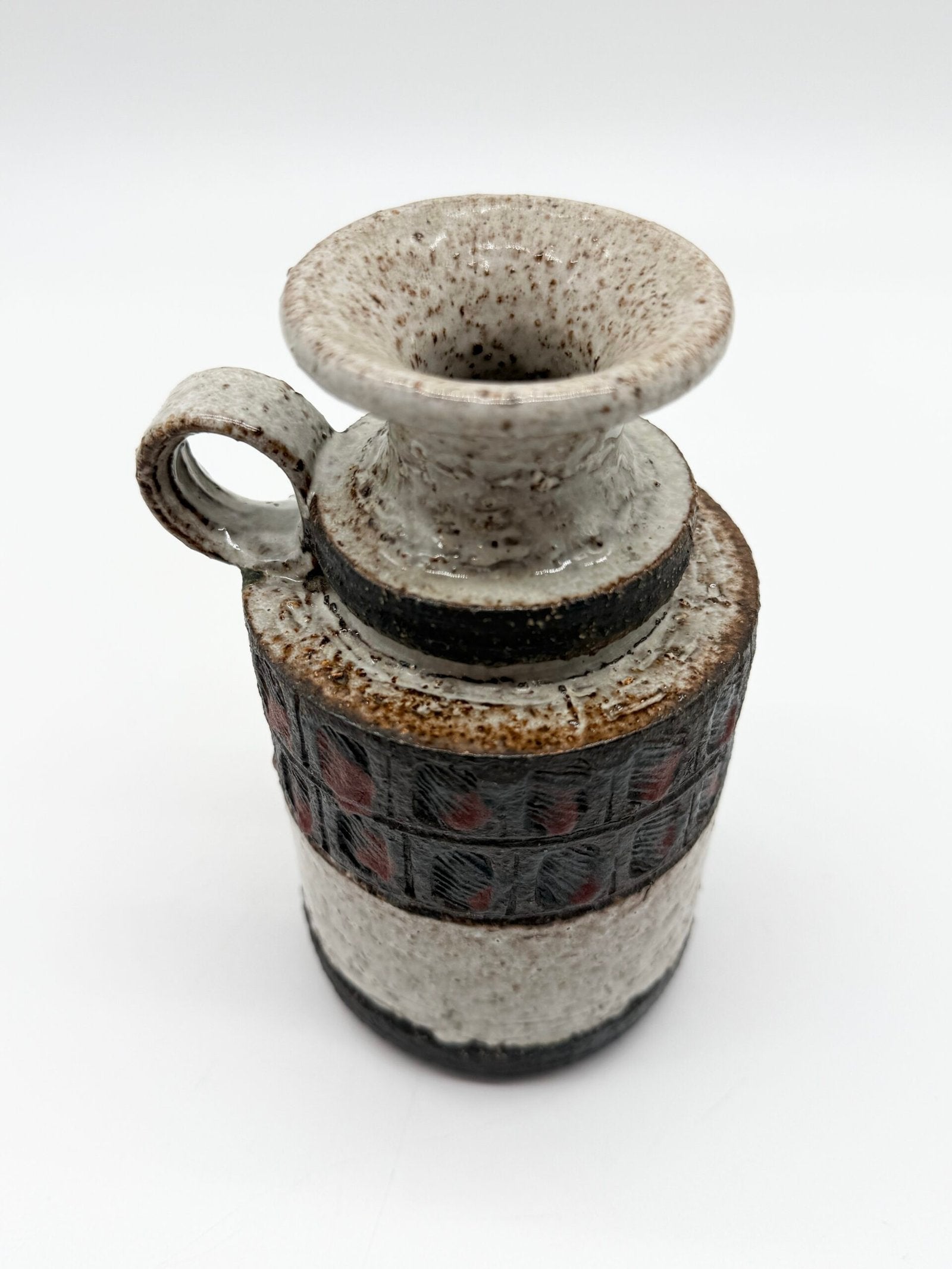 VASE "BRUTALISTE" EN CÉRAMIQUE — 1960s
