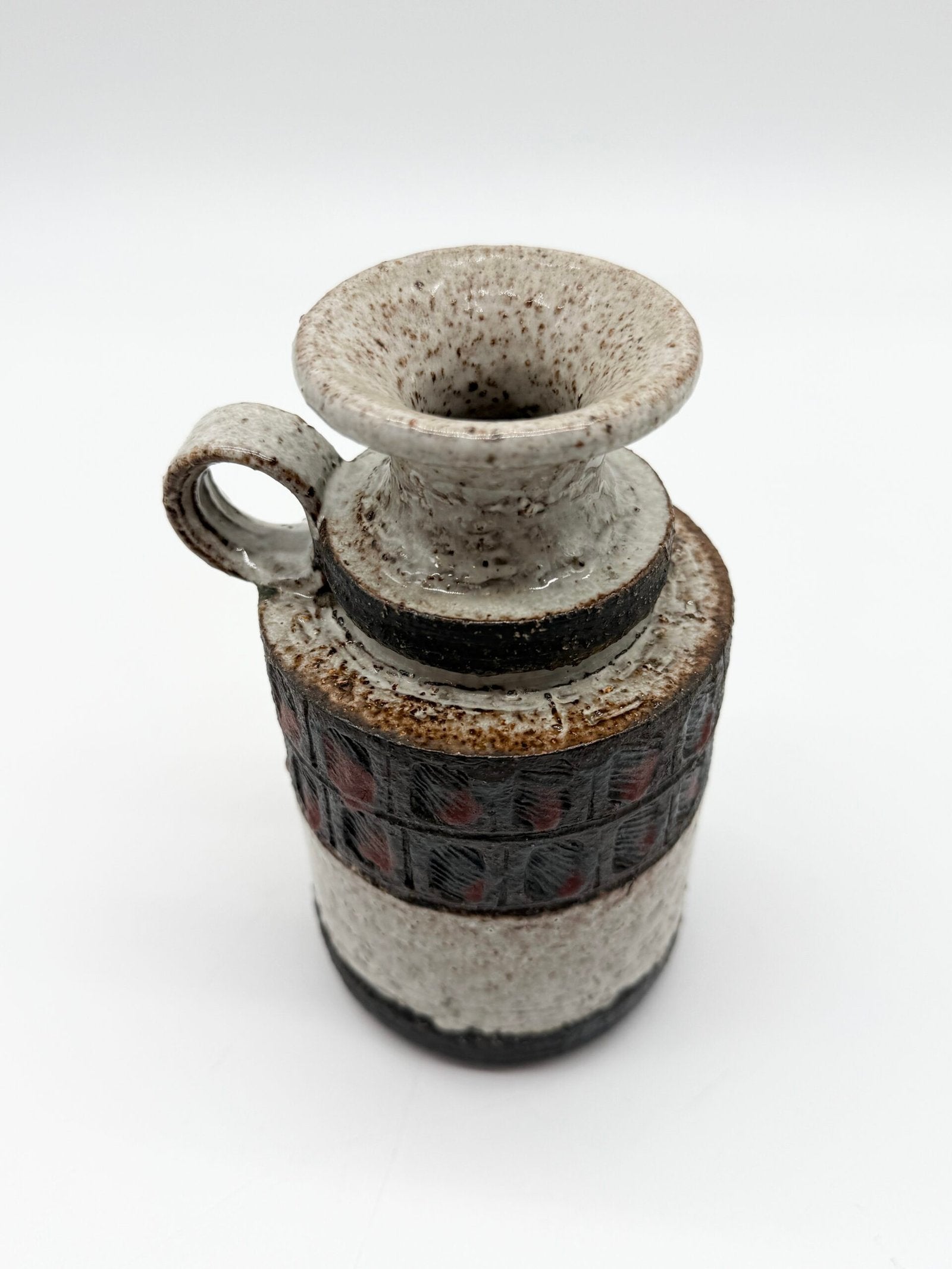 VASE "BRUTALISTE" EN CÉRAMIQUE — 1960s