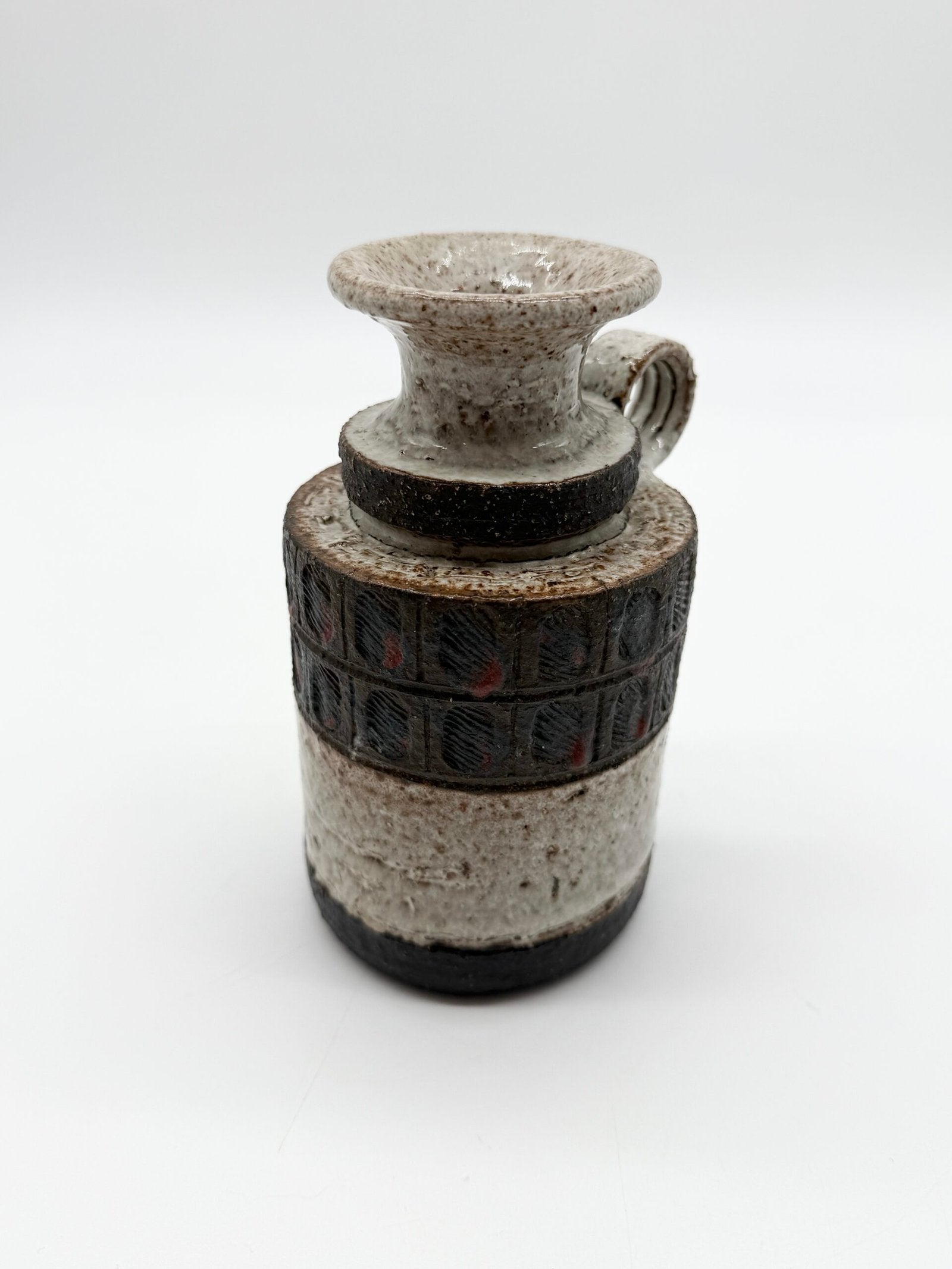 VASE "BRUTALISTE" EN CÉRAMIQUE — 1960s