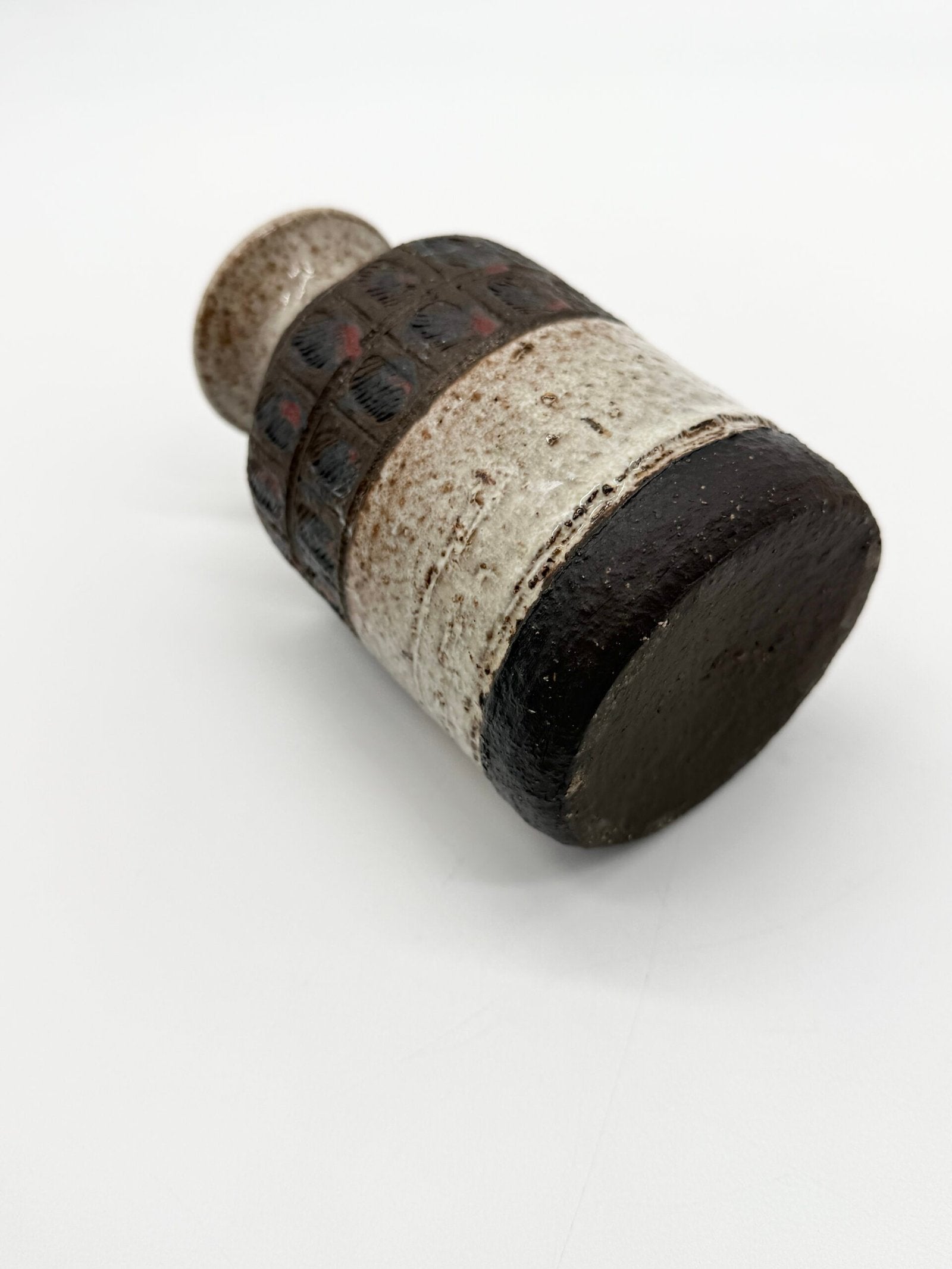 VASE "BRUTALISTE" EN CÉRAMIQUE — 1960s