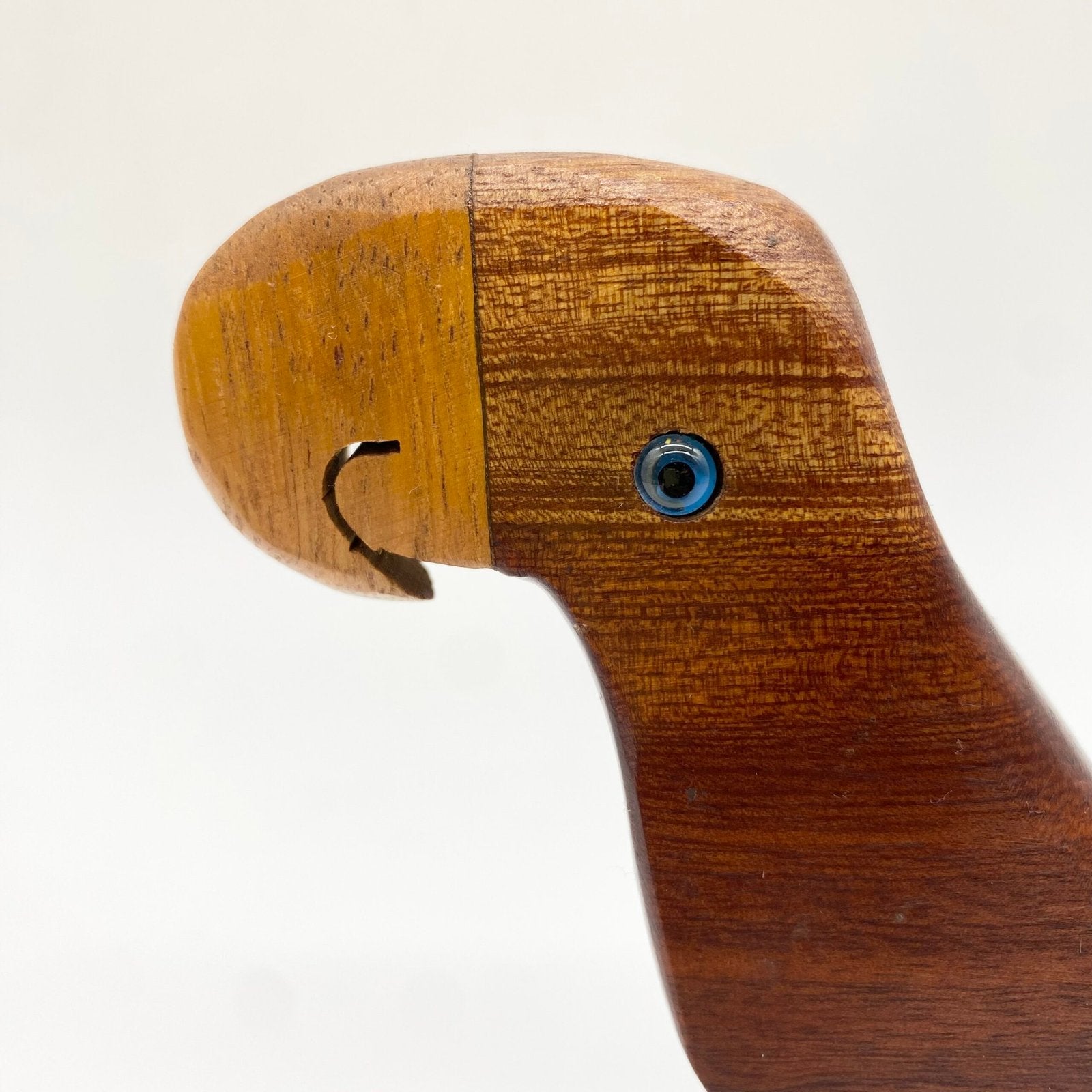 TOUCAN SCULPTÉ EN BOIS — BRÉSIL, 1960s