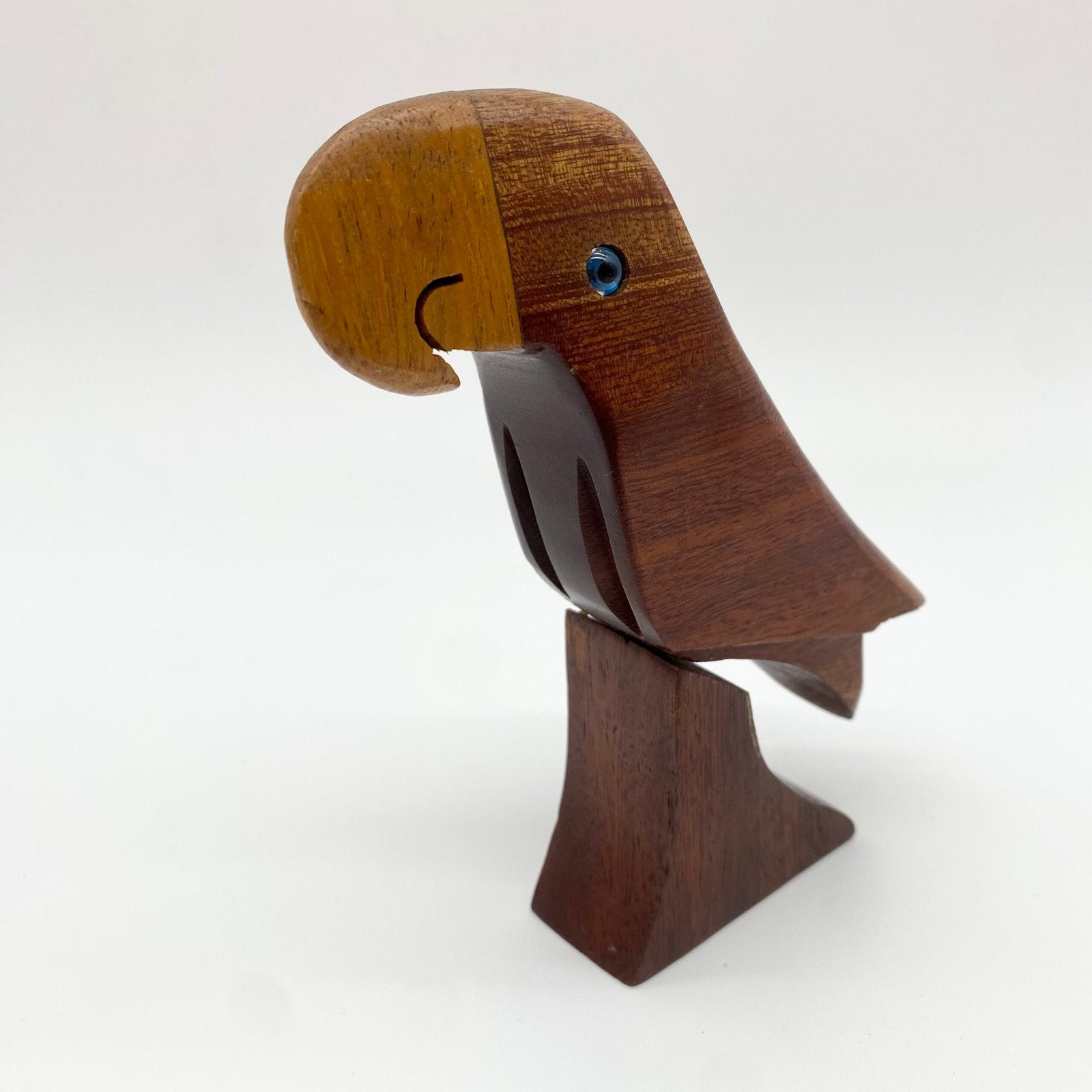 TOUCAN SCULPTÉ EN BOIS — BRÉSIL, 1960s