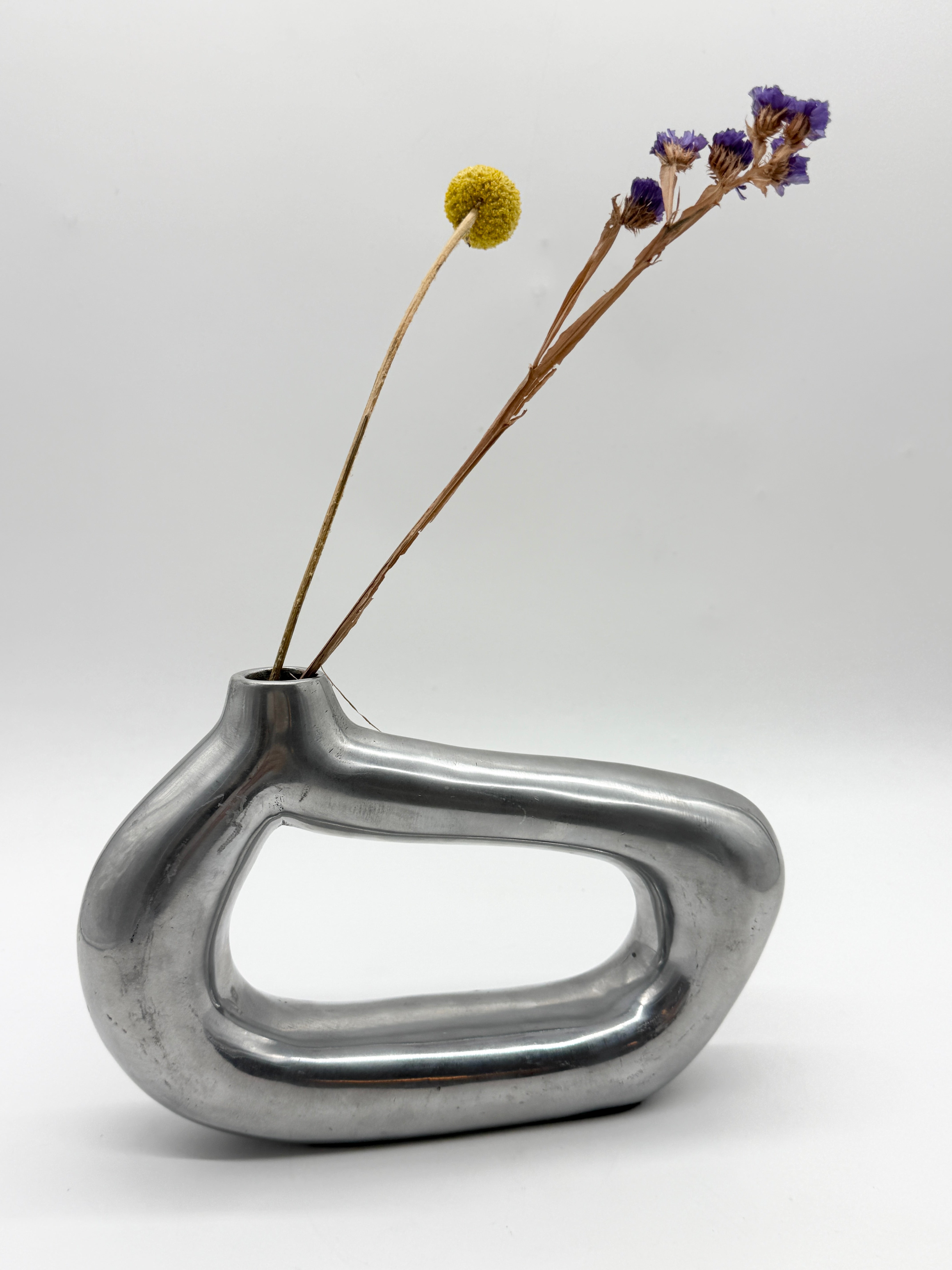 VASE SCULPTURAL EN FONTE D’ALUMINIUM, 1970s