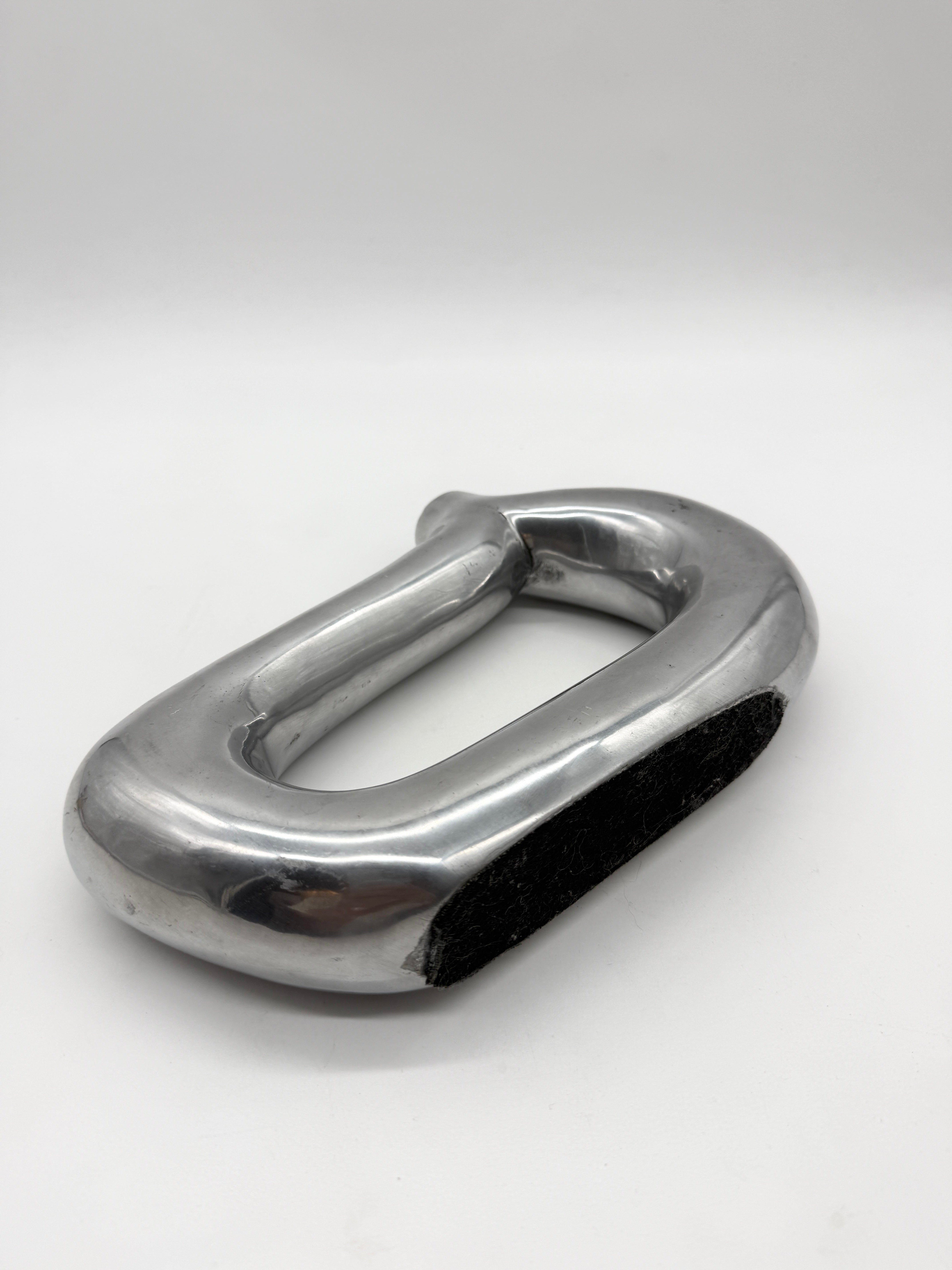 VASE SCULPTURAL EN FONTE D’ALUMINIUM, 1970s