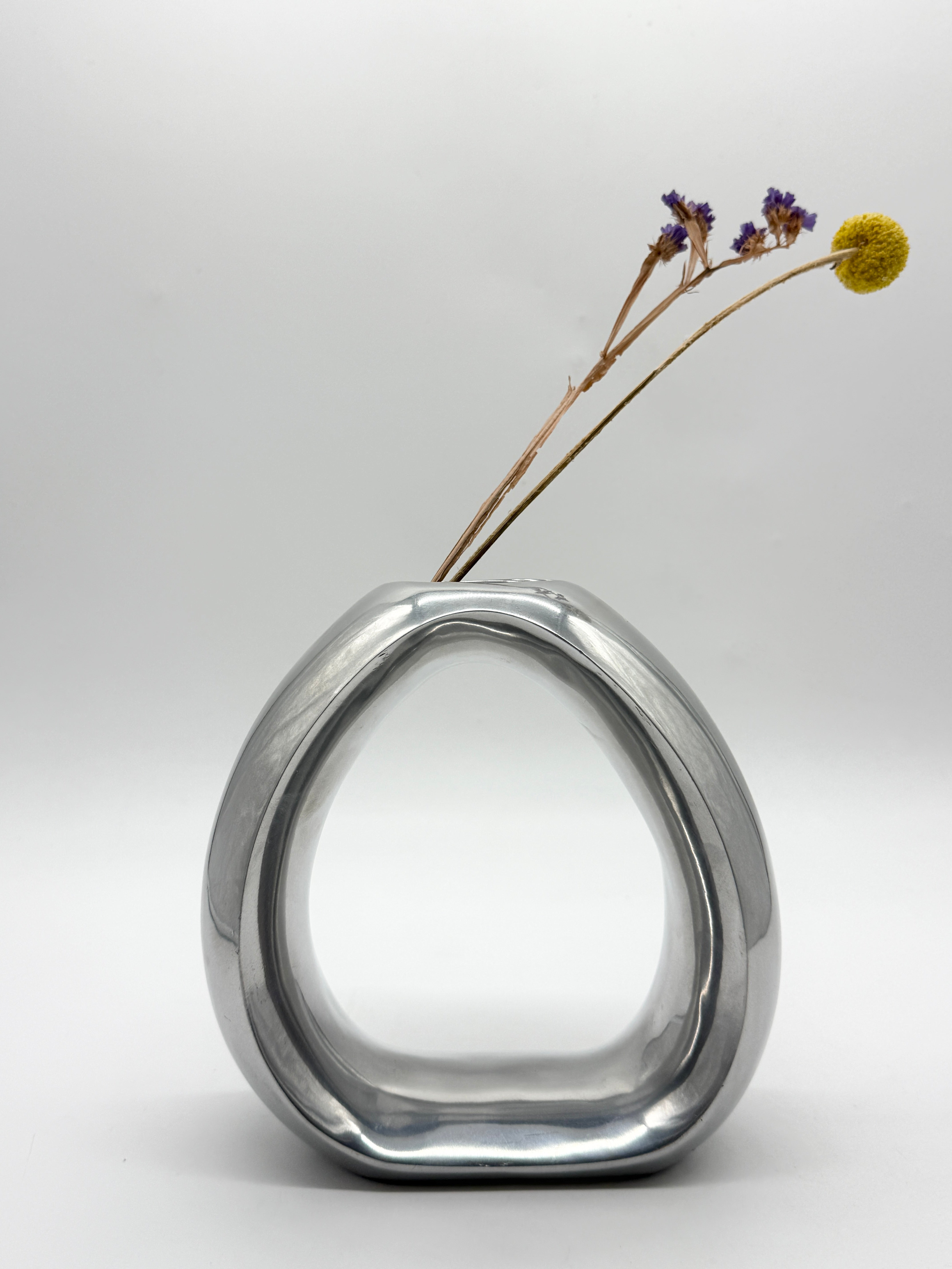 VASE BIOMORPHIQUE EN FONTE D’ALUMINIUM, 1970s