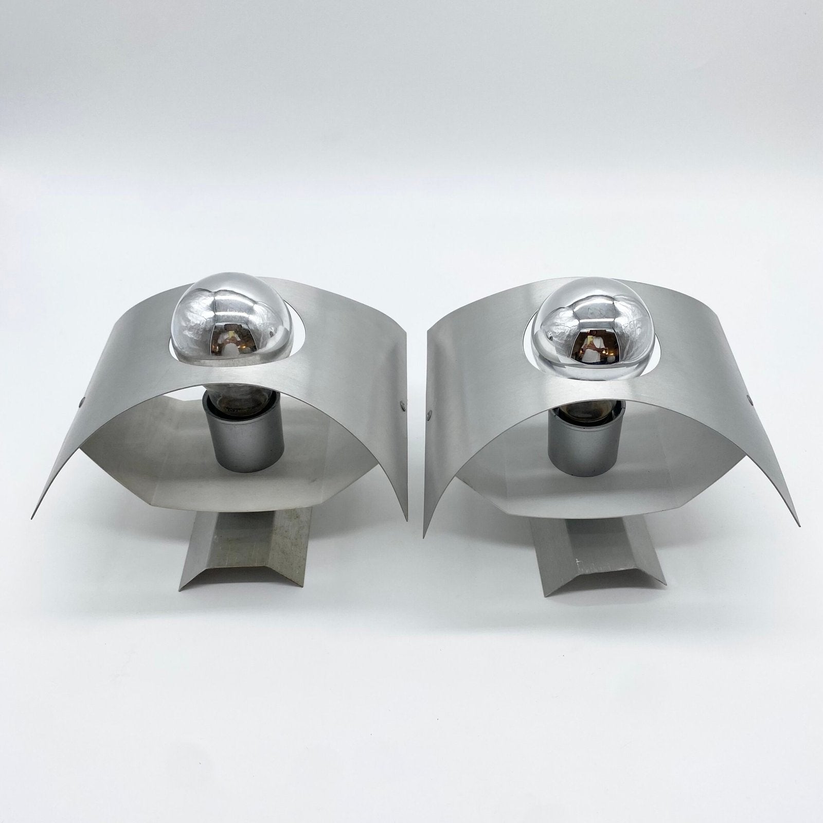 PAIRE D’APPLIQUES "SPACE AGE" - MÉTAL BROSSÉ, 1970s