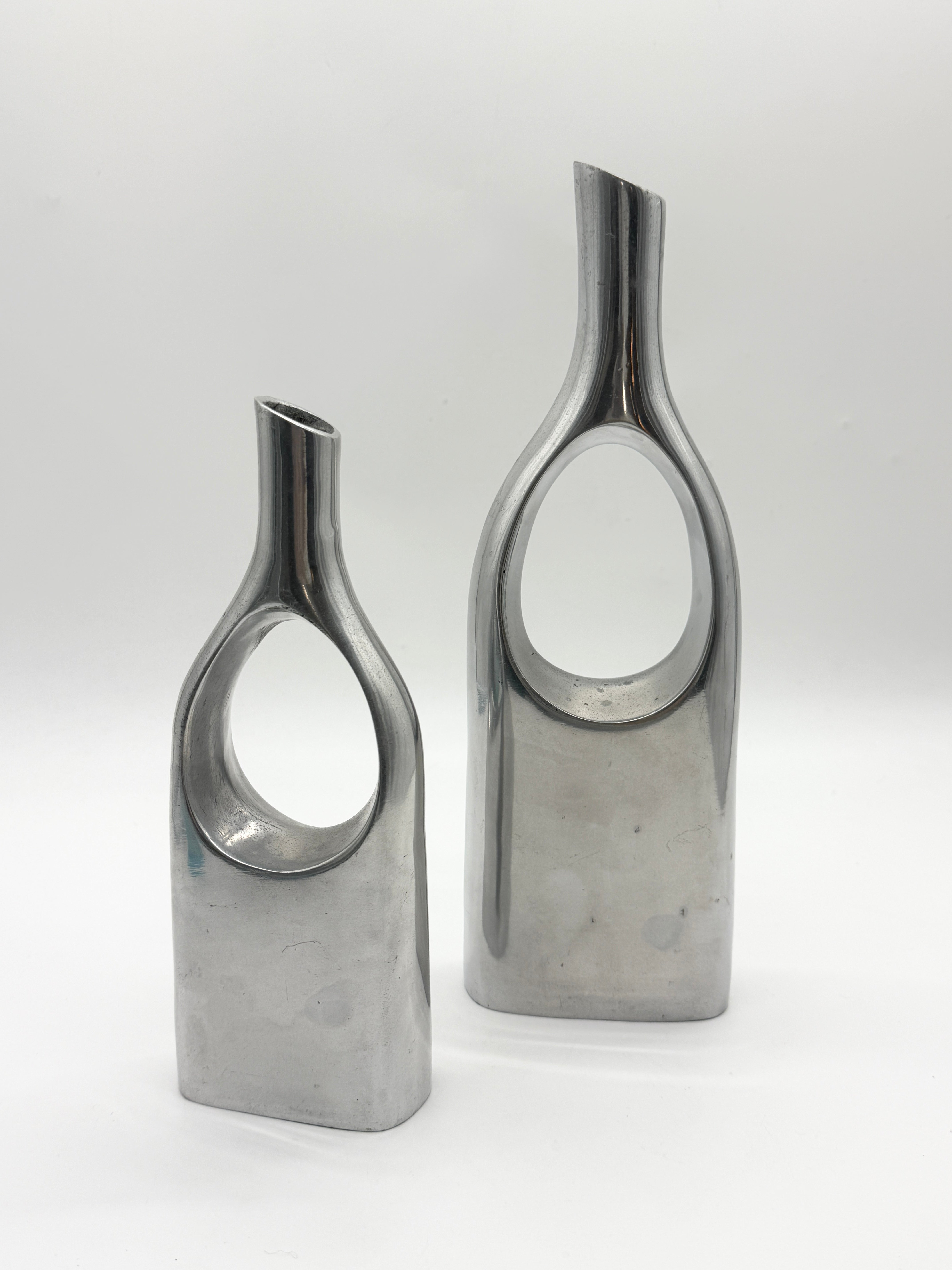 PAIRE DE VASES "GOUTTE" EN FONTE D’ALUMINIUM, ITALIE, 1970s