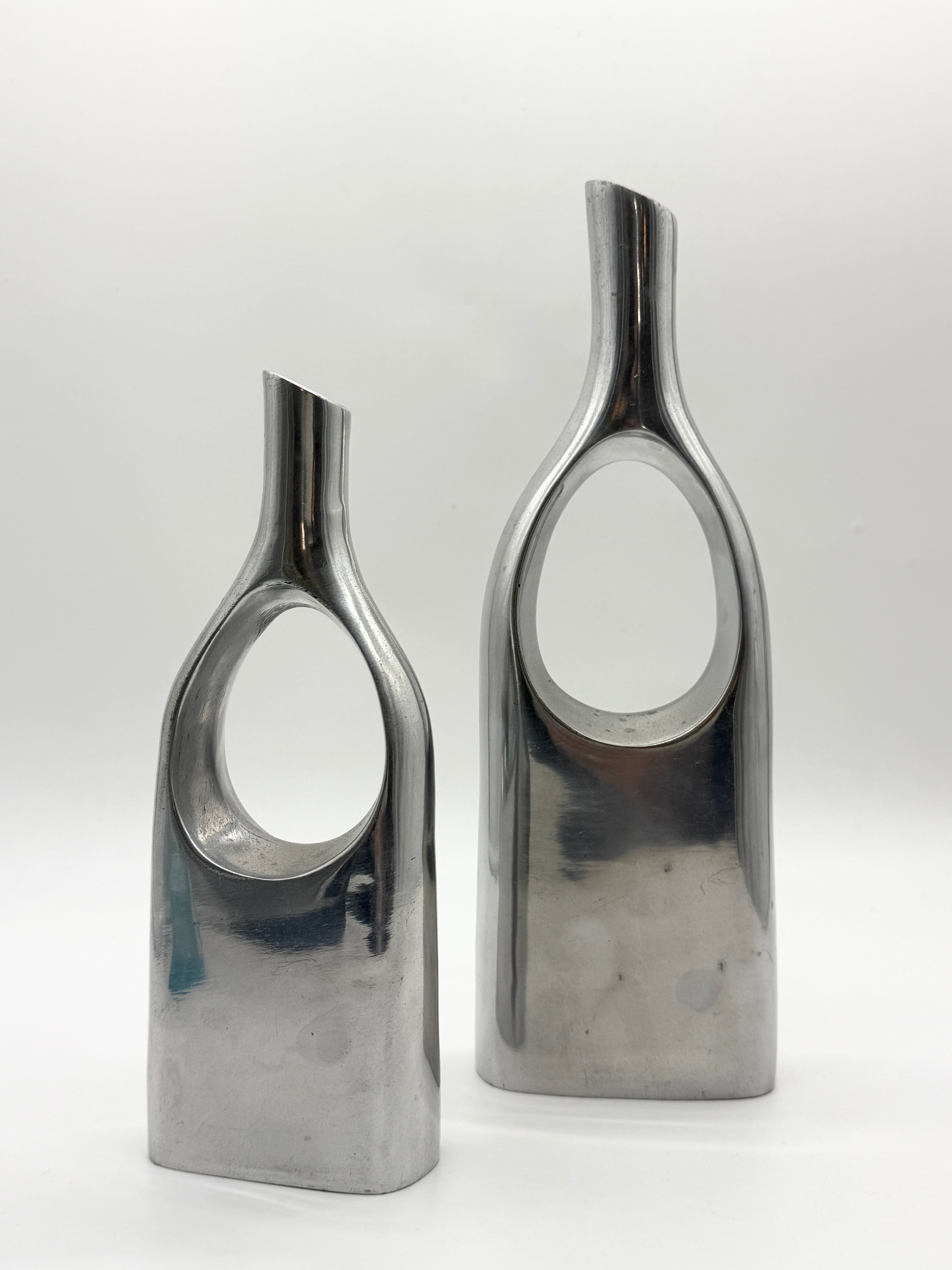 PAIRE DE VASES "GOUTTE" EN FONTE D’ALUMINIUM, ITALIE, 1970s