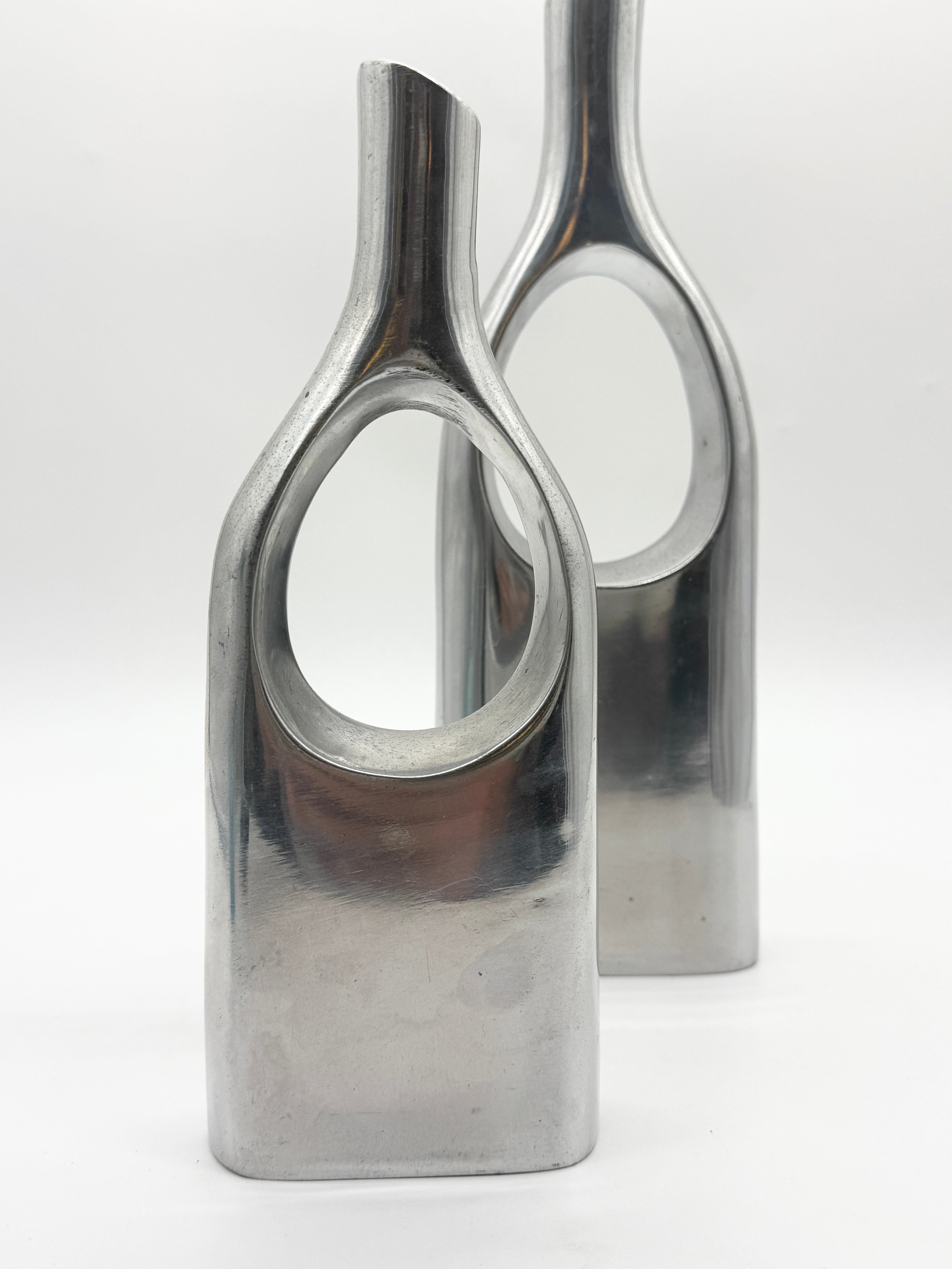 PAIRE DE VASES "GOUTTE" EN FONTE D’ALUMINIUM, ITALIE, 1970s