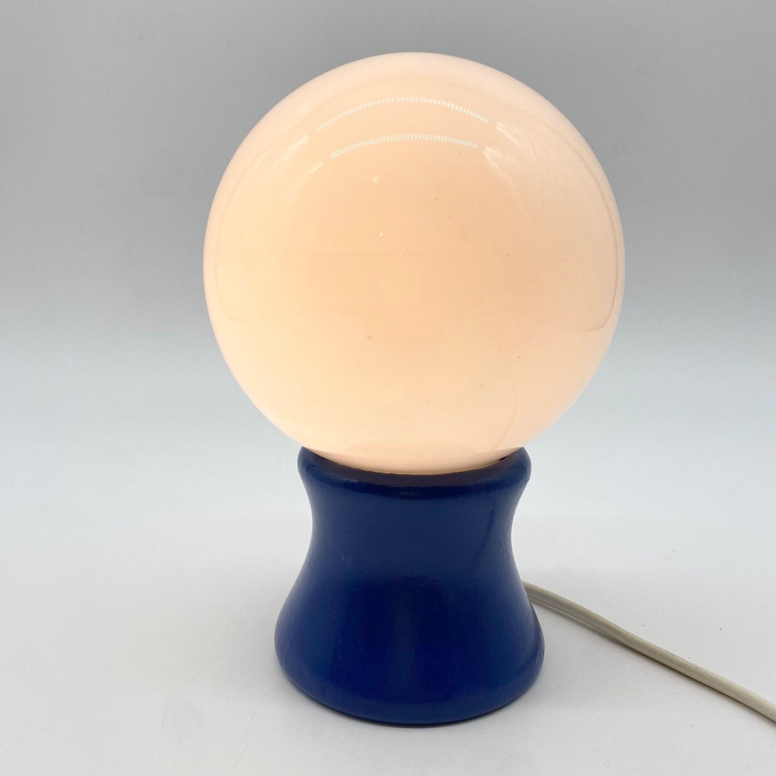 LAMPE "BOULE" BOIS LAQUÉ BLEU, 1980s