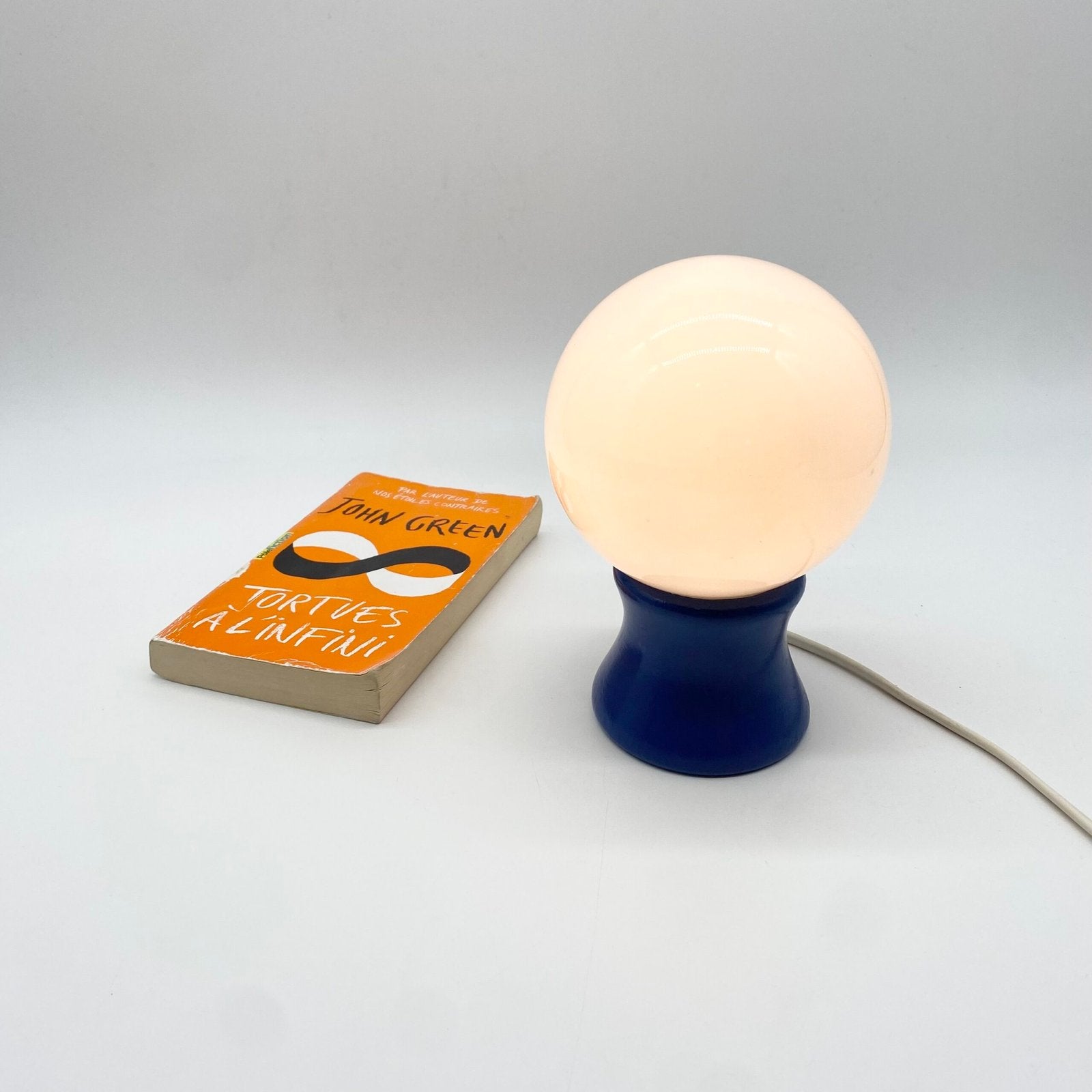 LAMPE "BOULE" BOIS LAQUÉ BLEU, 1980s