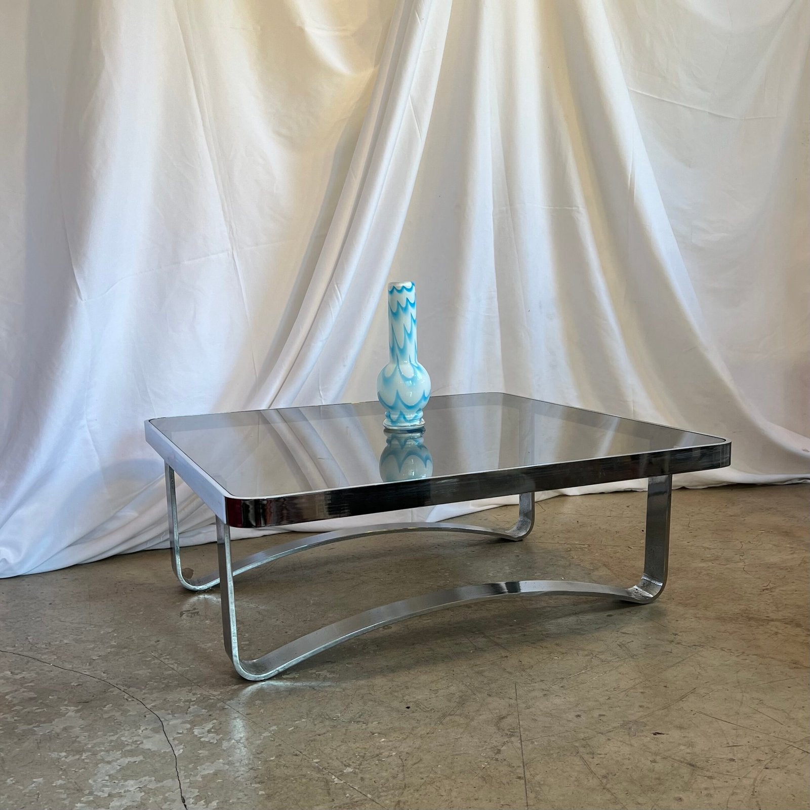 TABLE BASSE CARRÉE-CHROME, 1970s