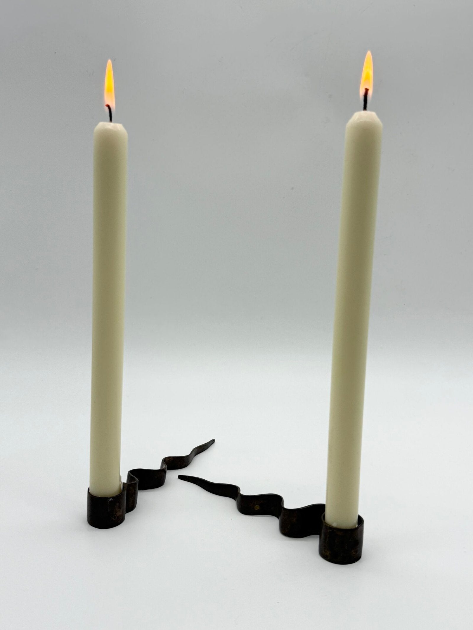 PAIRE DE BOUGEOIRS "SERPENTIN", MODERNISTE, 1970s