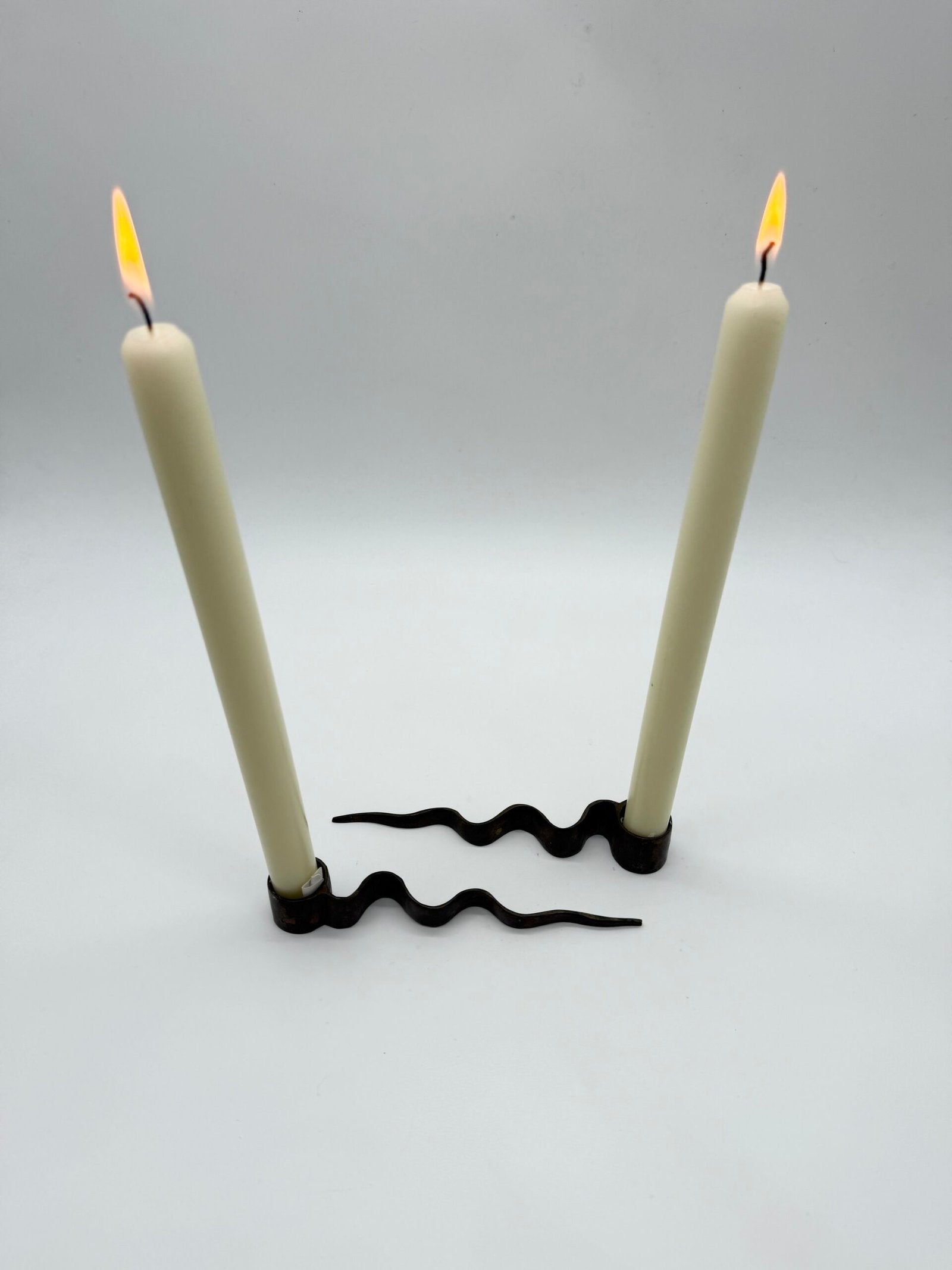 PAIRE DE BOUGEOIRS "SERPENTIN", MODERNISTE, 1970s