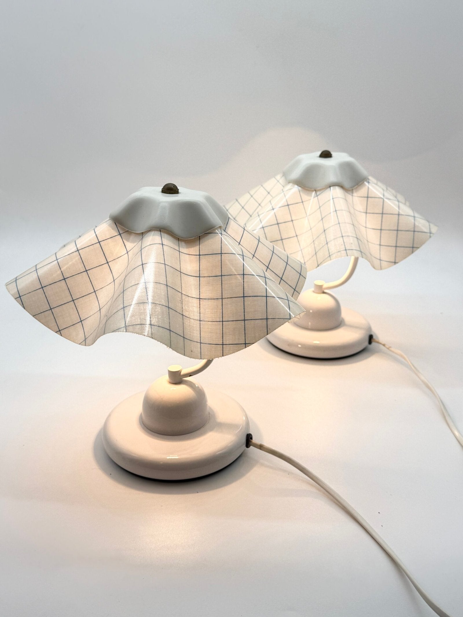 PAIRE DE LAMPES DE TABLE À ABAT-JOUR PLISSÉ – 1980s