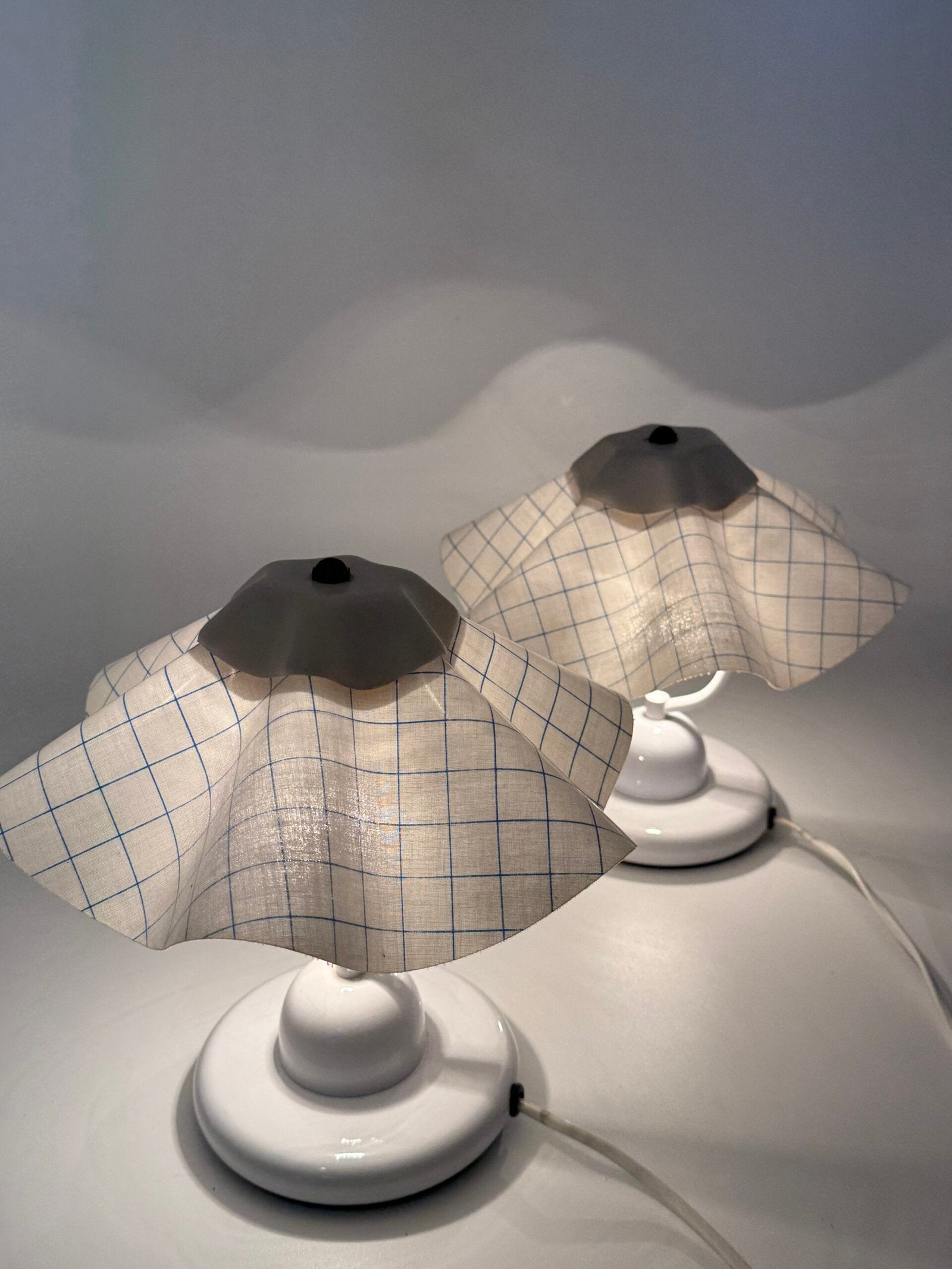 PAIRE DE LAMPES DE TABLE À ABAT-JOUR PLISSÉ – 1980s