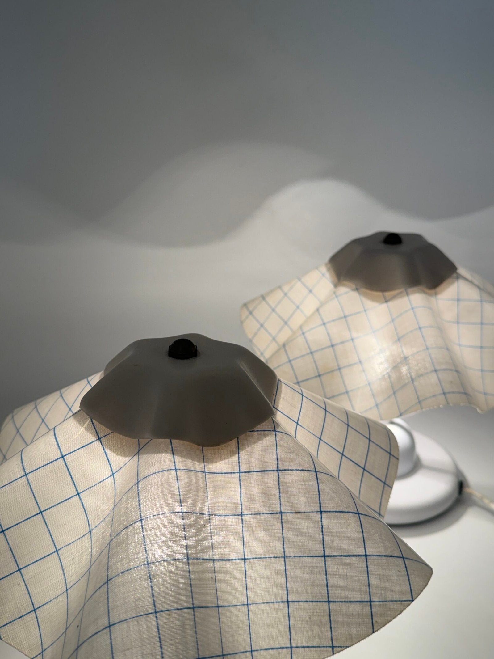 PAIRE DE LAMPES DE TABLE À ABAT-JOUR PLISSÉ – 1980s