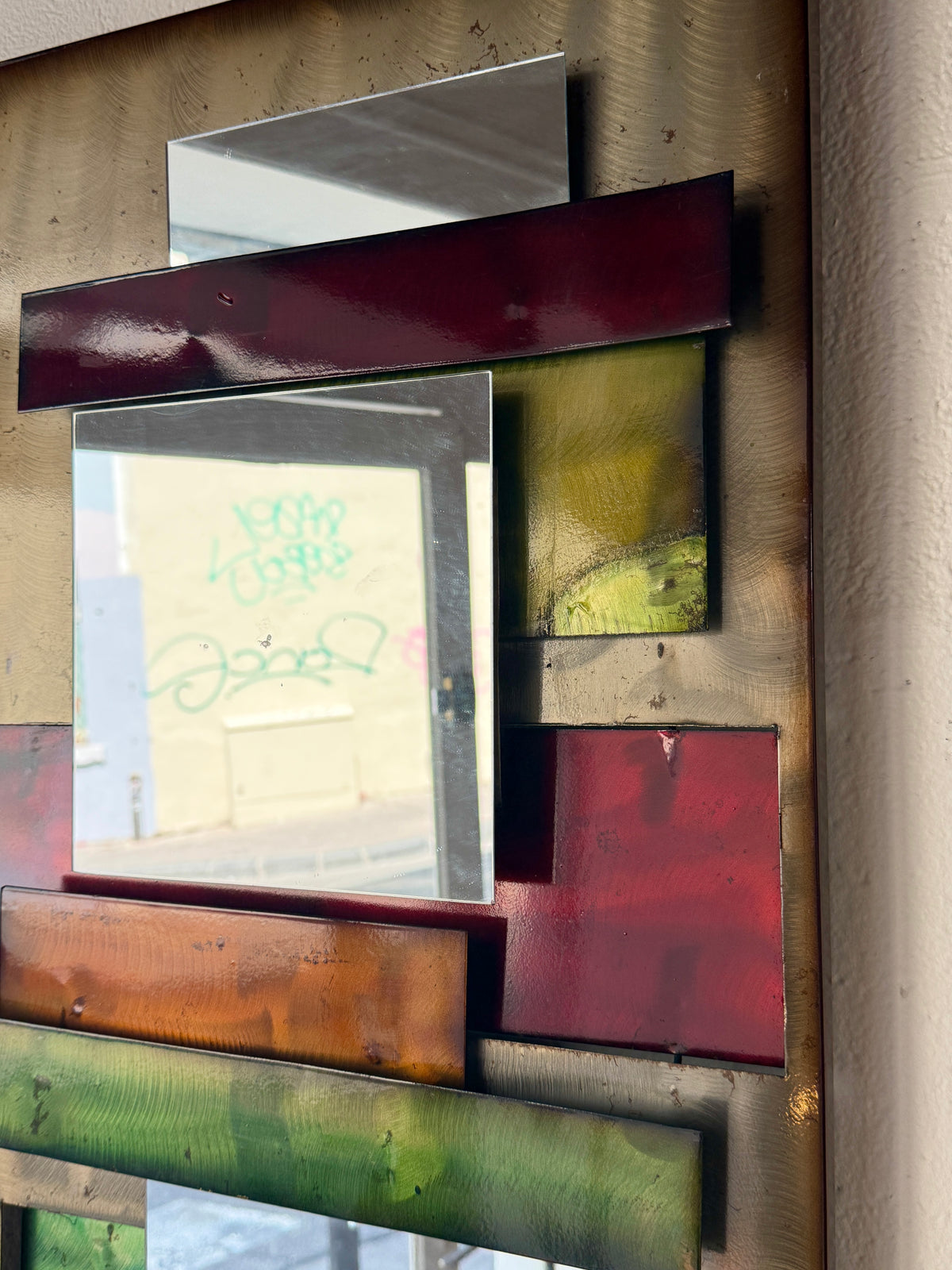 GRAND MIROIR EN MÉTAL "POLYCHROME" — 1970s