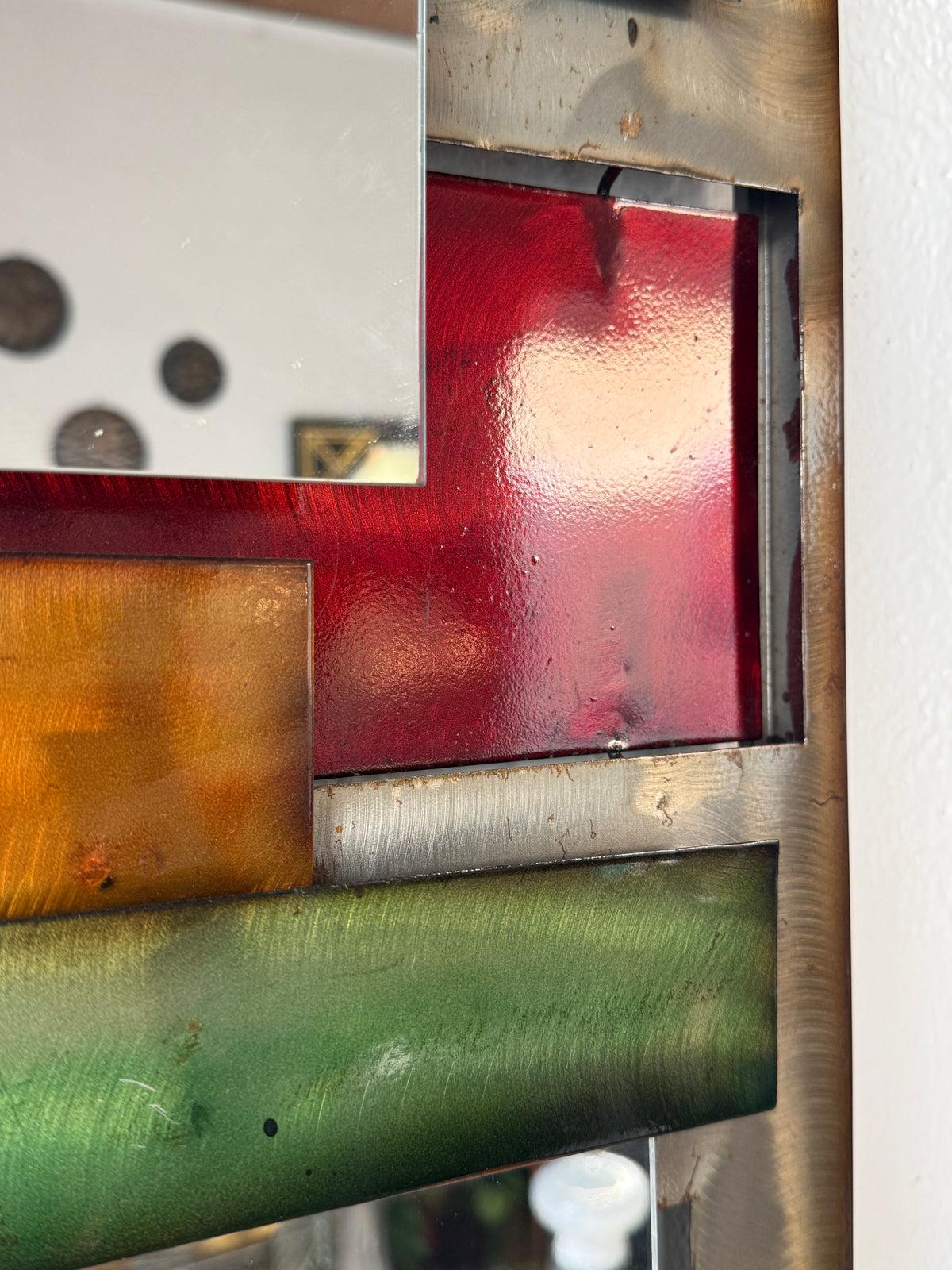 GRAND MIROIR EN MÉTAL "POLYCHROME" — 1970s