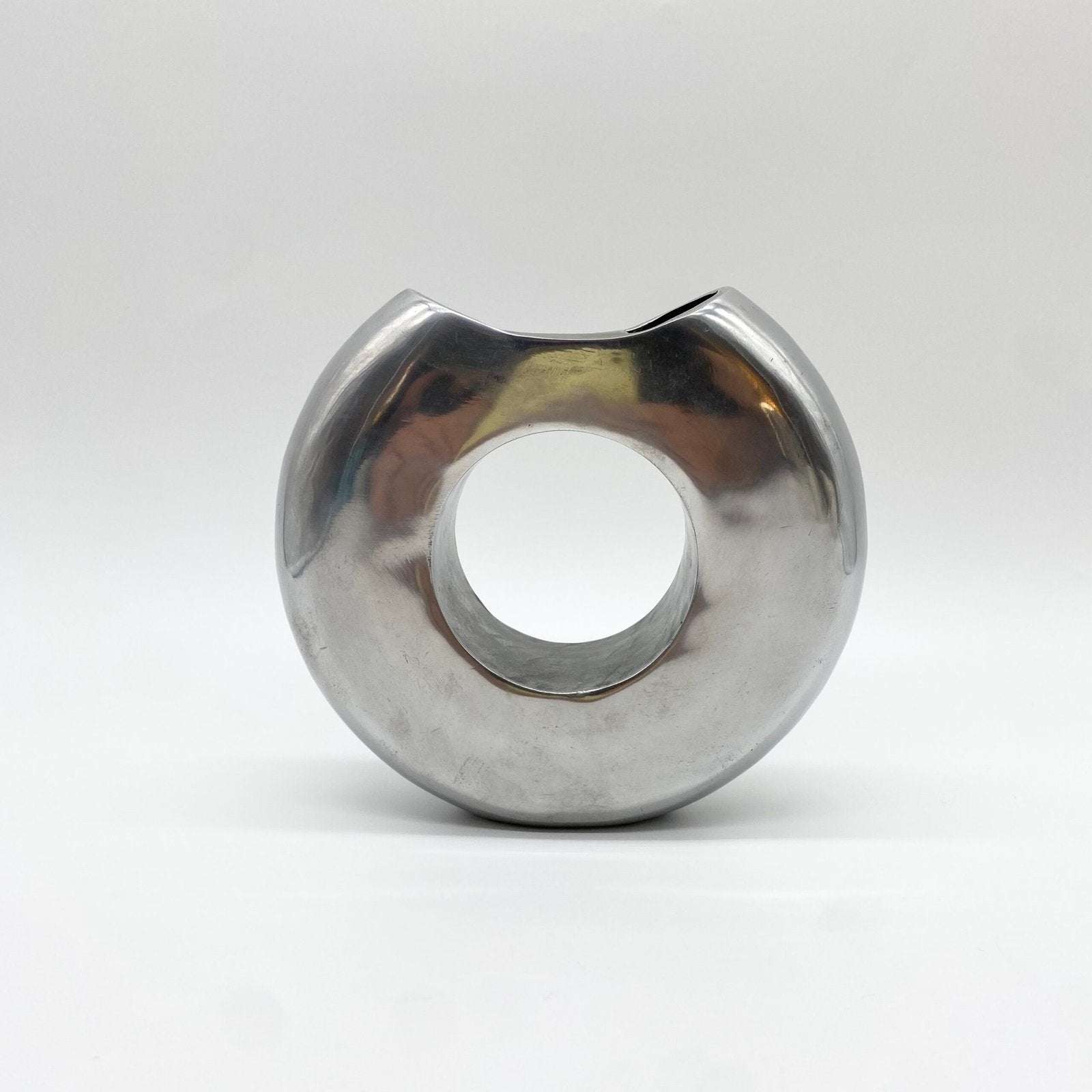 VASE "DONUT" / FONTE D’ALUMINIUM – 1980s