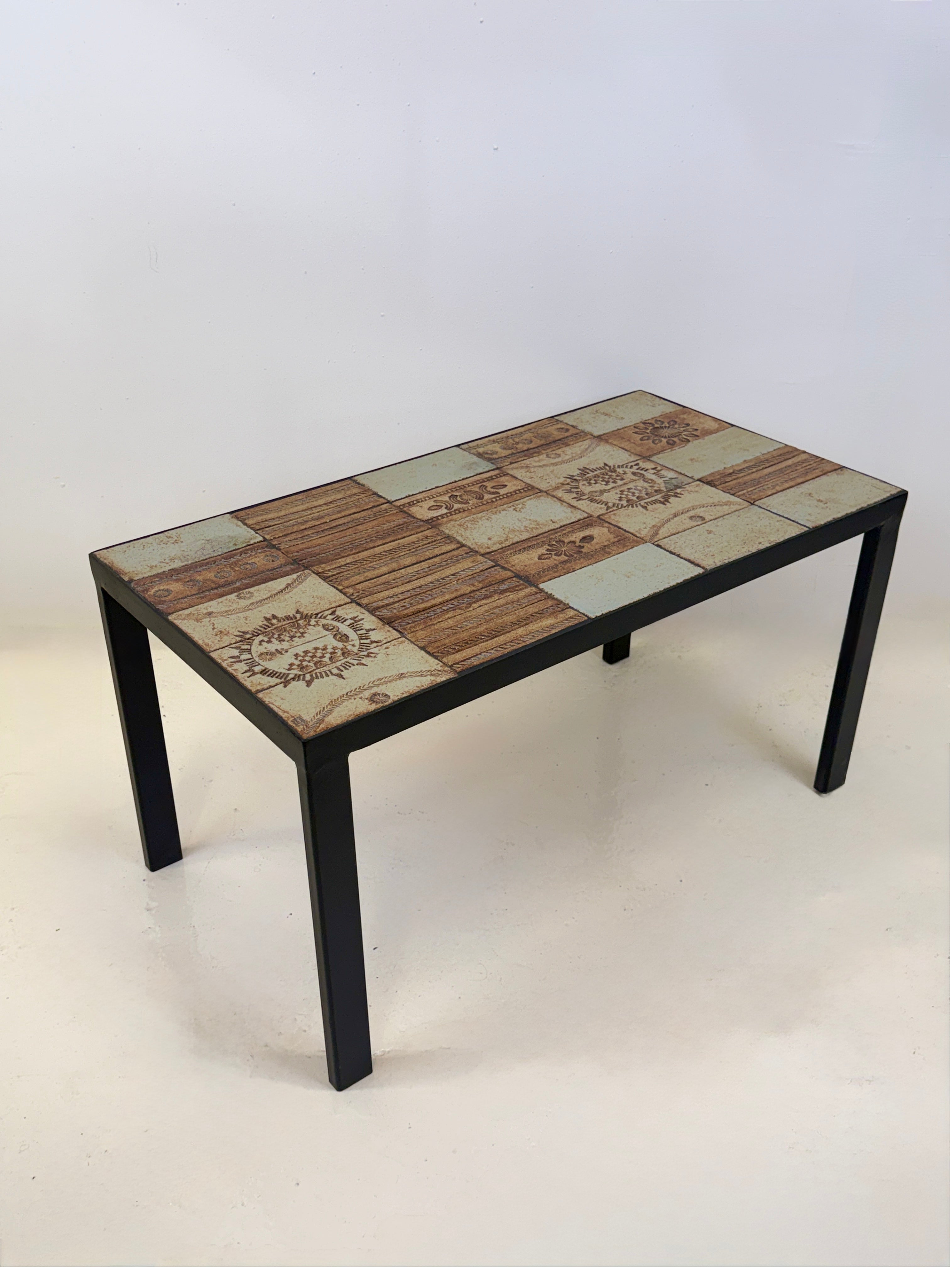 TABLE BASSE « SOLEIL » — ROGER CAPRON, VALLAURIS, FRANCE, CIRCA 1960-70