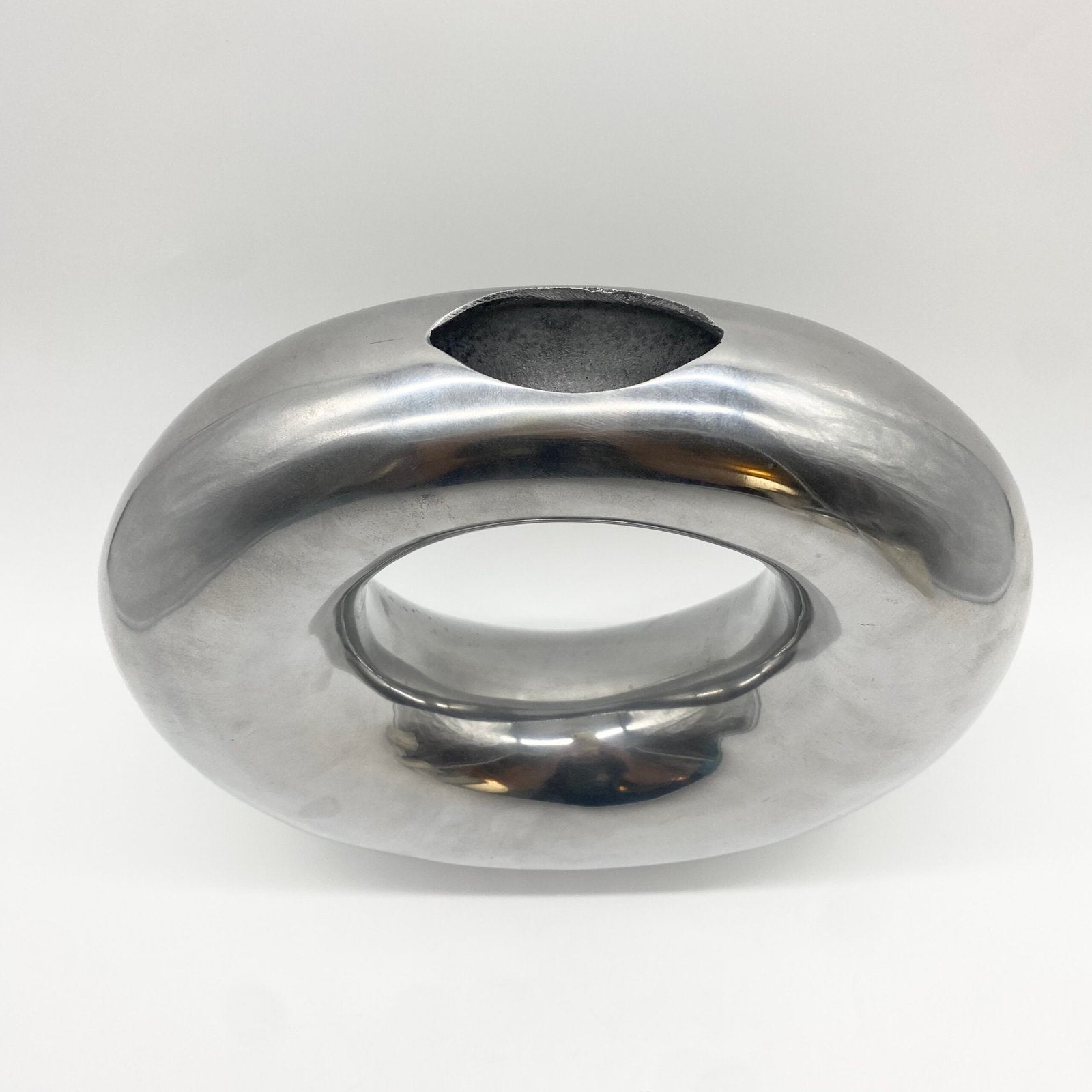 VASE "DONUT" XL / FONTE D’ALUMINIUM POLI – 1980s