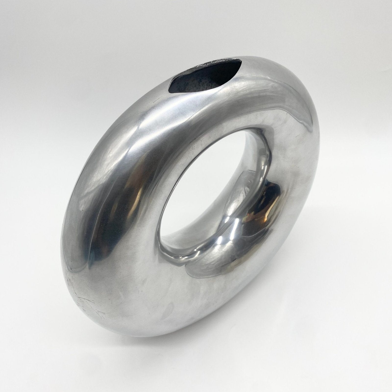 VASE "DONUT" XL / FONTE D’ALUMINIUM POLI – 1980s
