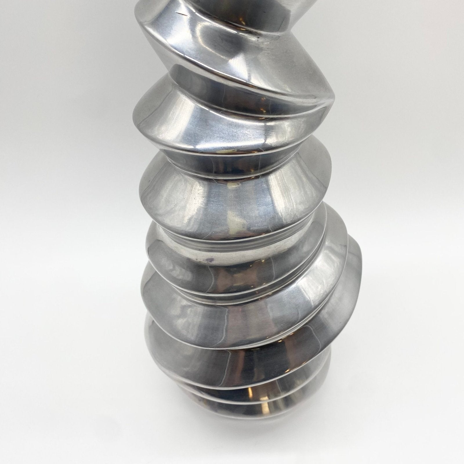 VASE "TORSADÉ" / FONTE D’ALUMINIUM – 1980s