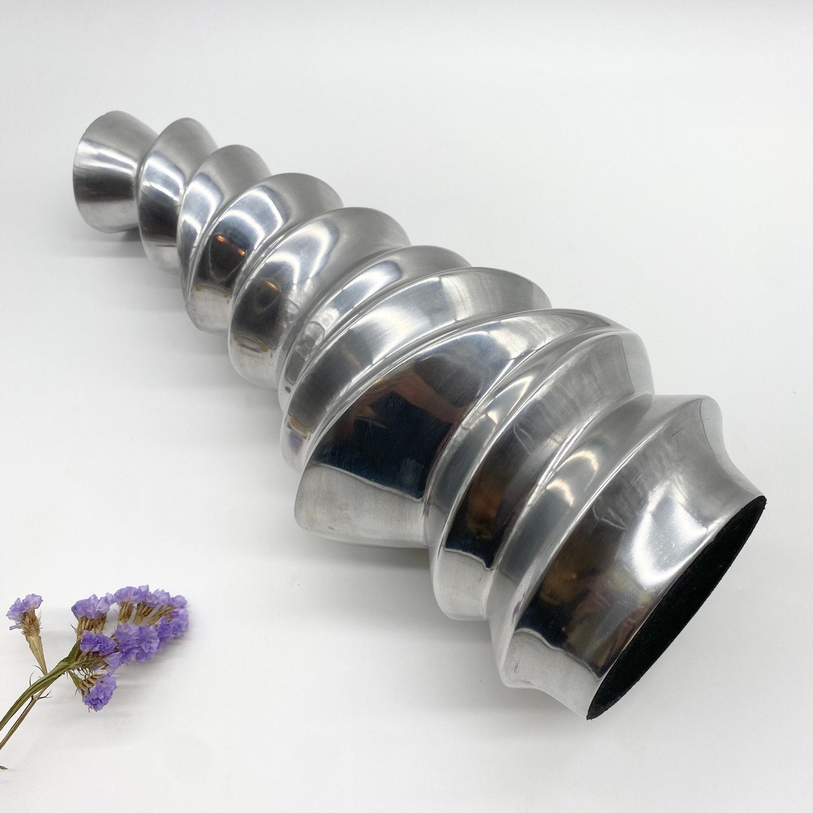 VASE "TORSADÉ" / FONTE D’ALUMINIUM – 1980s