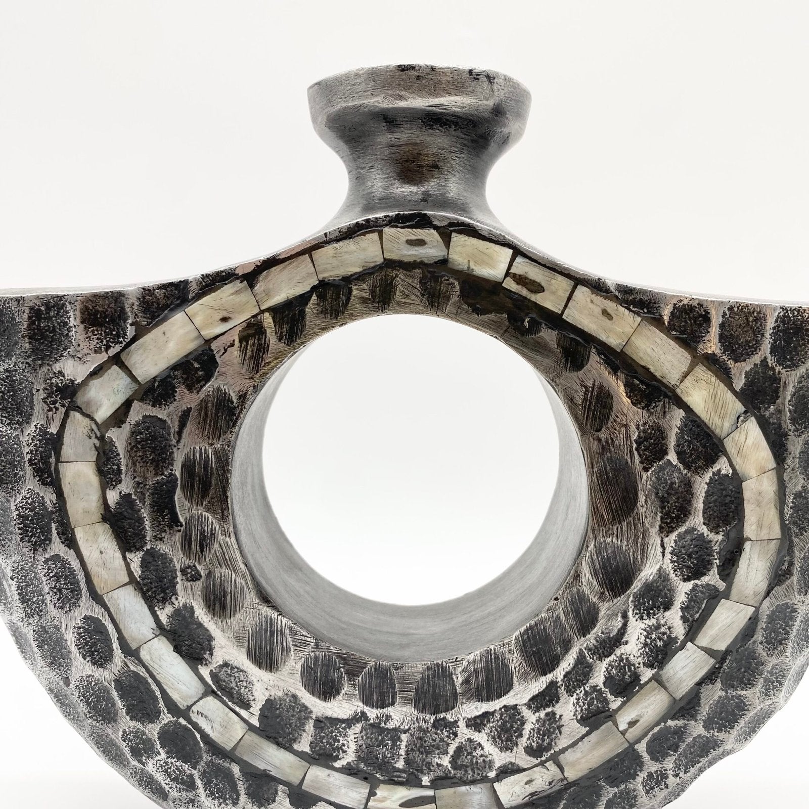 VASE "MARTELÉ NACRE" / FONTE D’ALUMINIUM – 1980s