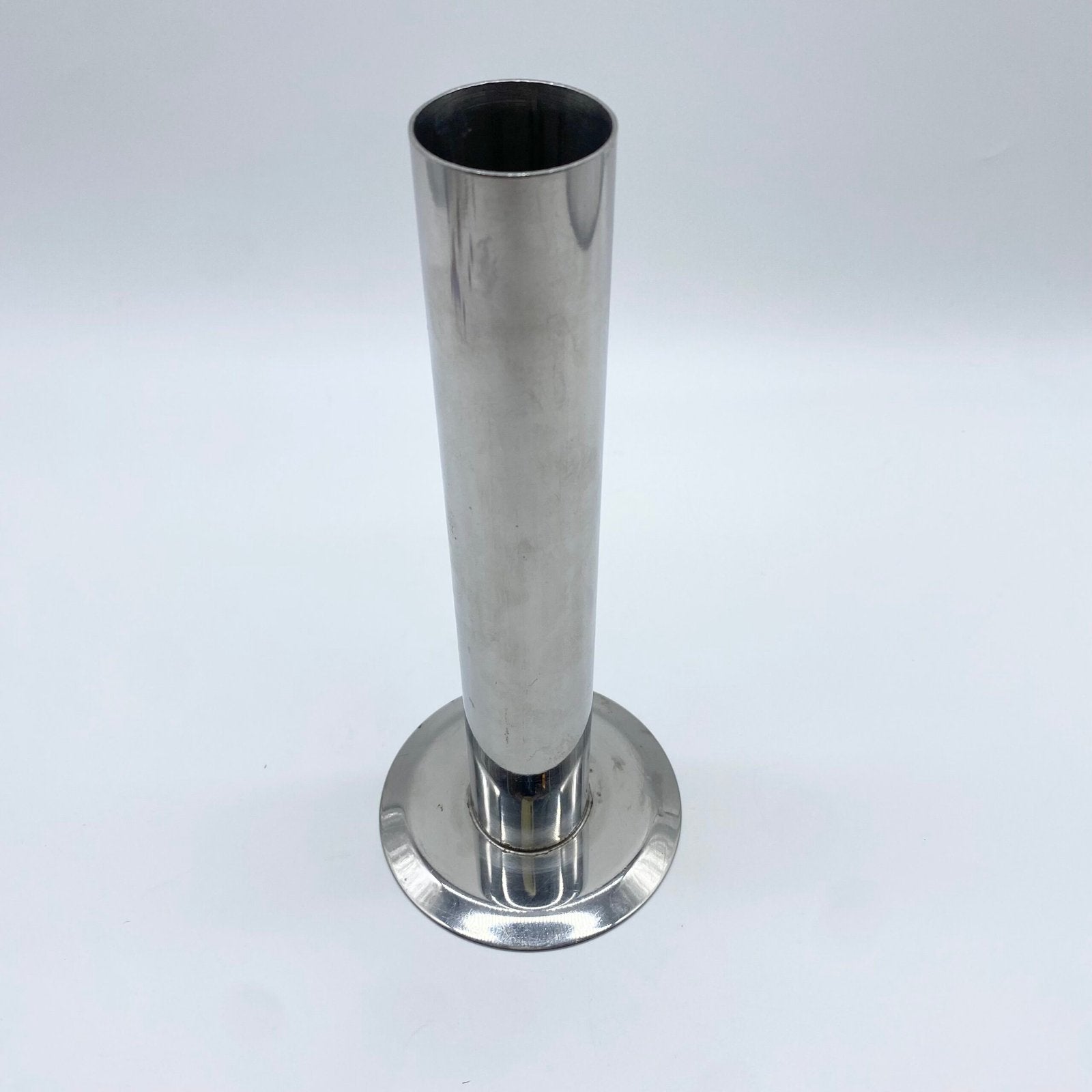 VASE CYLINDRIQUE EN MÉTAL CHROMÉ –
