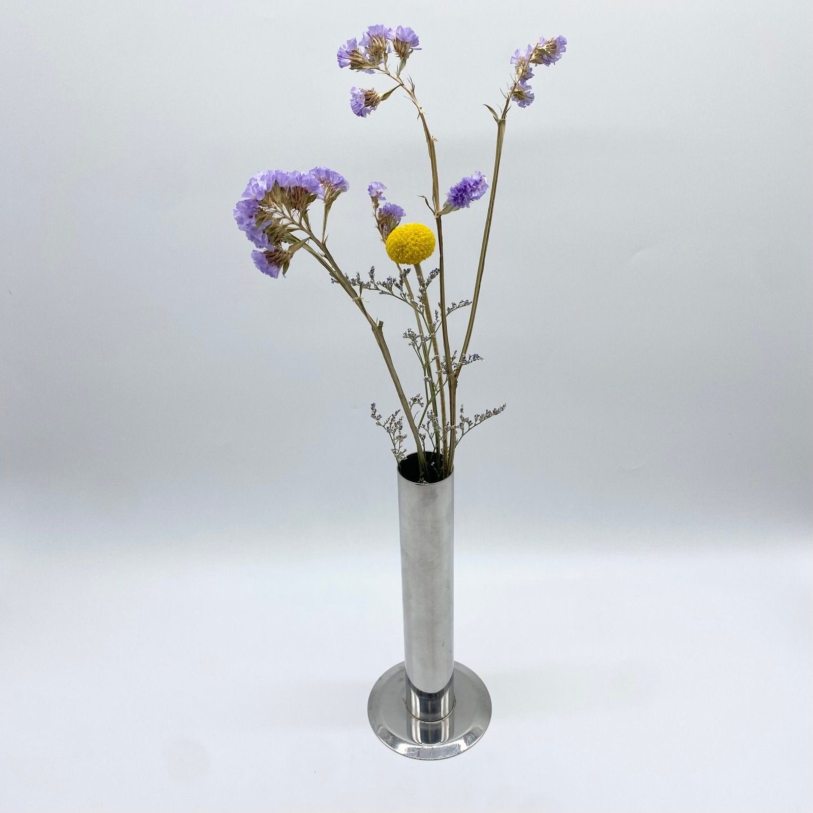 VASE CYLINDRIQUE EN MÉTAL CHROMÉ –