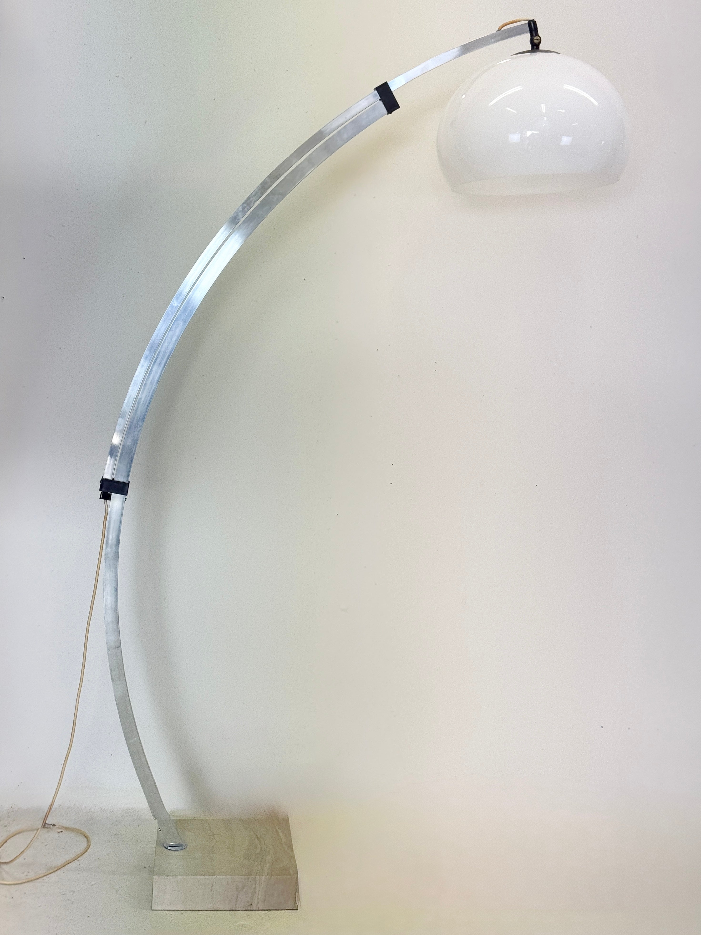 LAMPADAIRE "ARC" TÉLESCOPIQUE — GUZZINI, ITALIE, 1970s